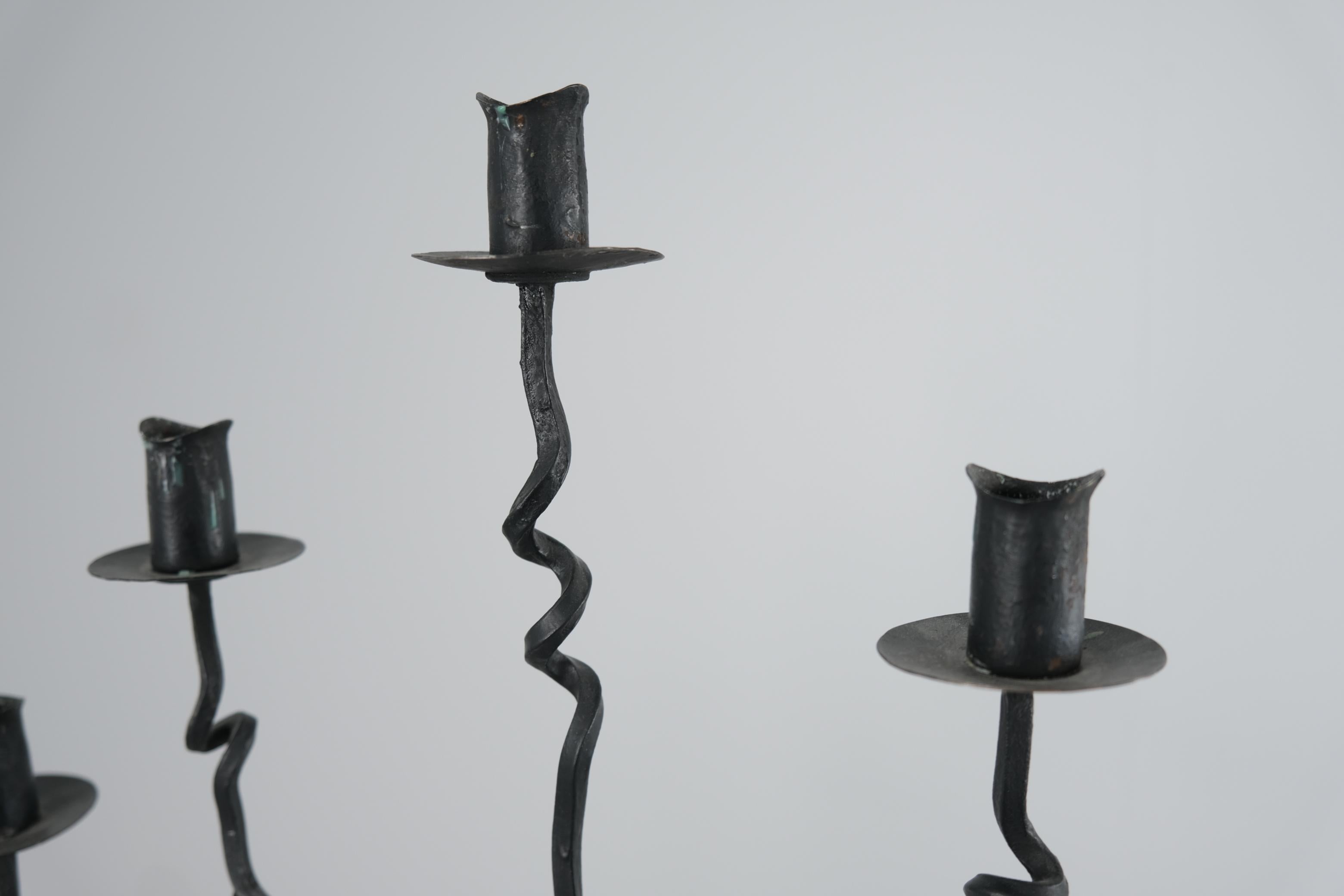 Ferro battuto Candelabro decorativo da terra Bertel Lindholm in ferro battuto, Hakkarainen 1930 in vendita