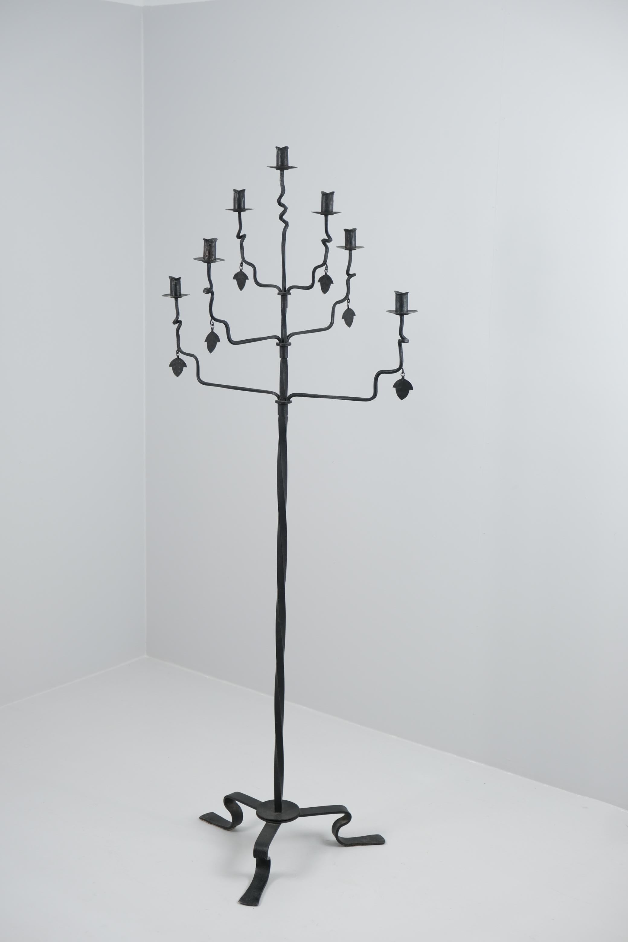 Candelabro decorativo da terra Bertel Lindholm in ferro battuto, Hakkarainen 1930 in vendita 1