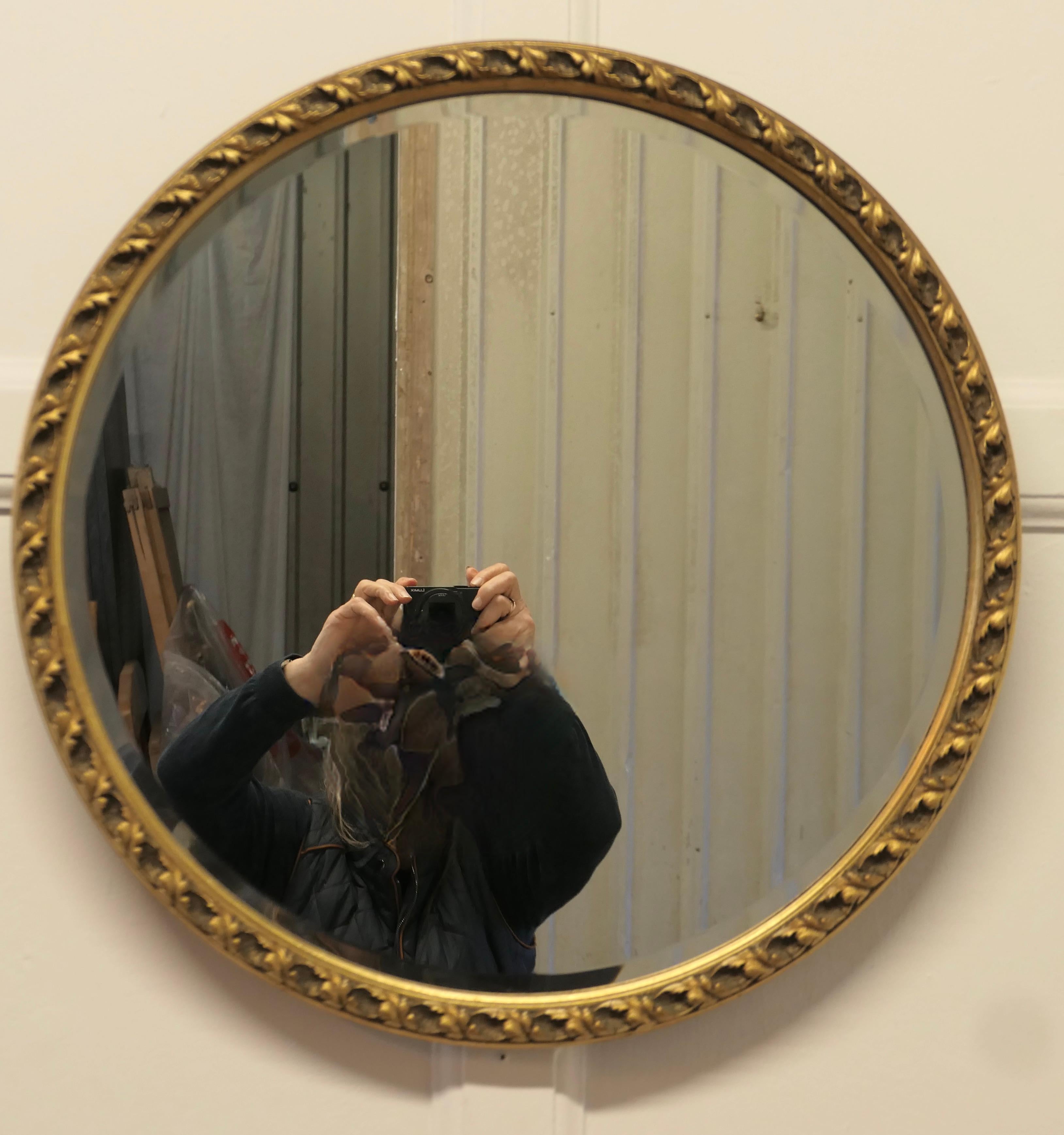 Decorative Bevelled Gilt Round Wall Mirror In Good Condition In Chillerton, Isle of Wight