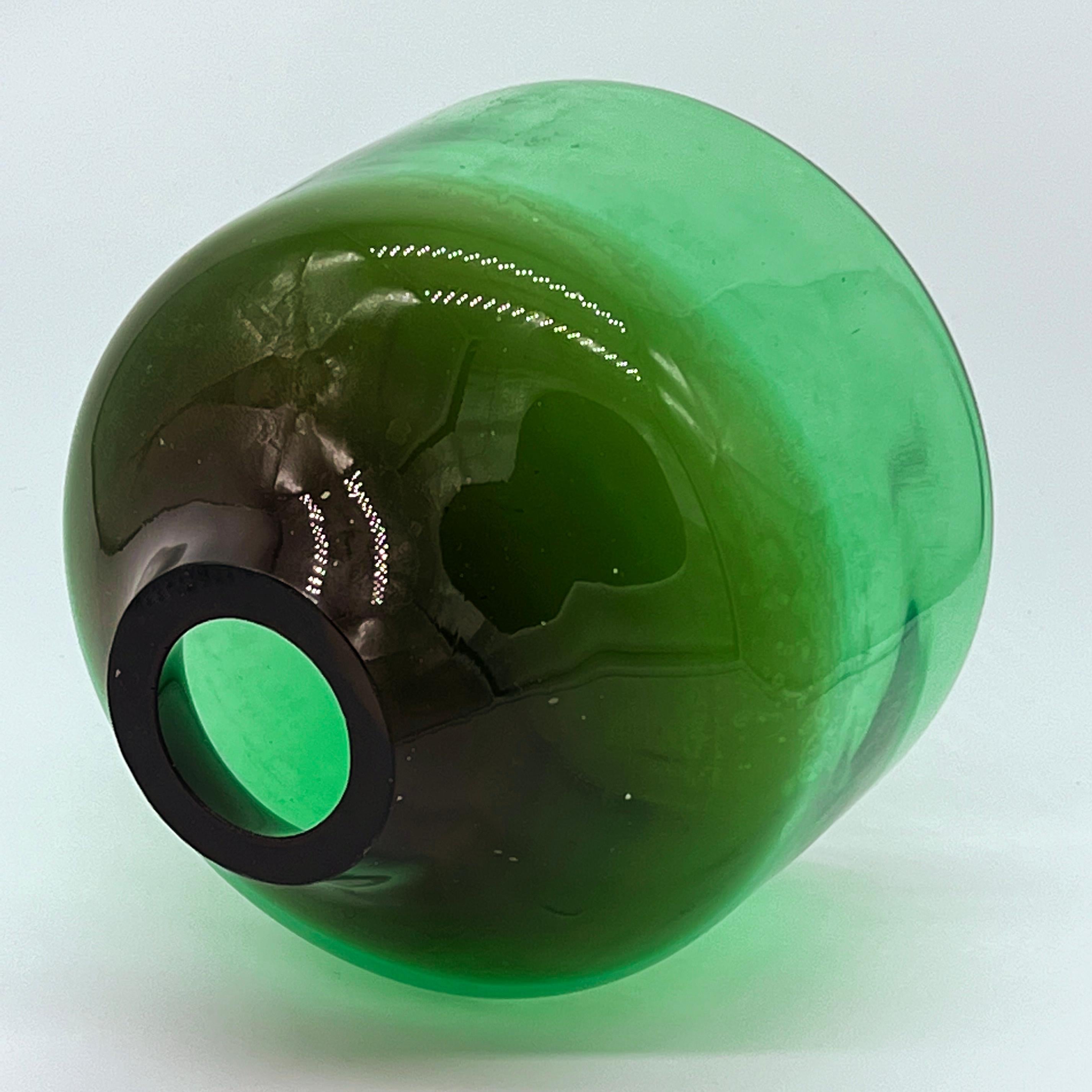 Vetro Vaso decorativo in vetro di Murano verde, grande e pesante, di Vinicio Vianello in vendita