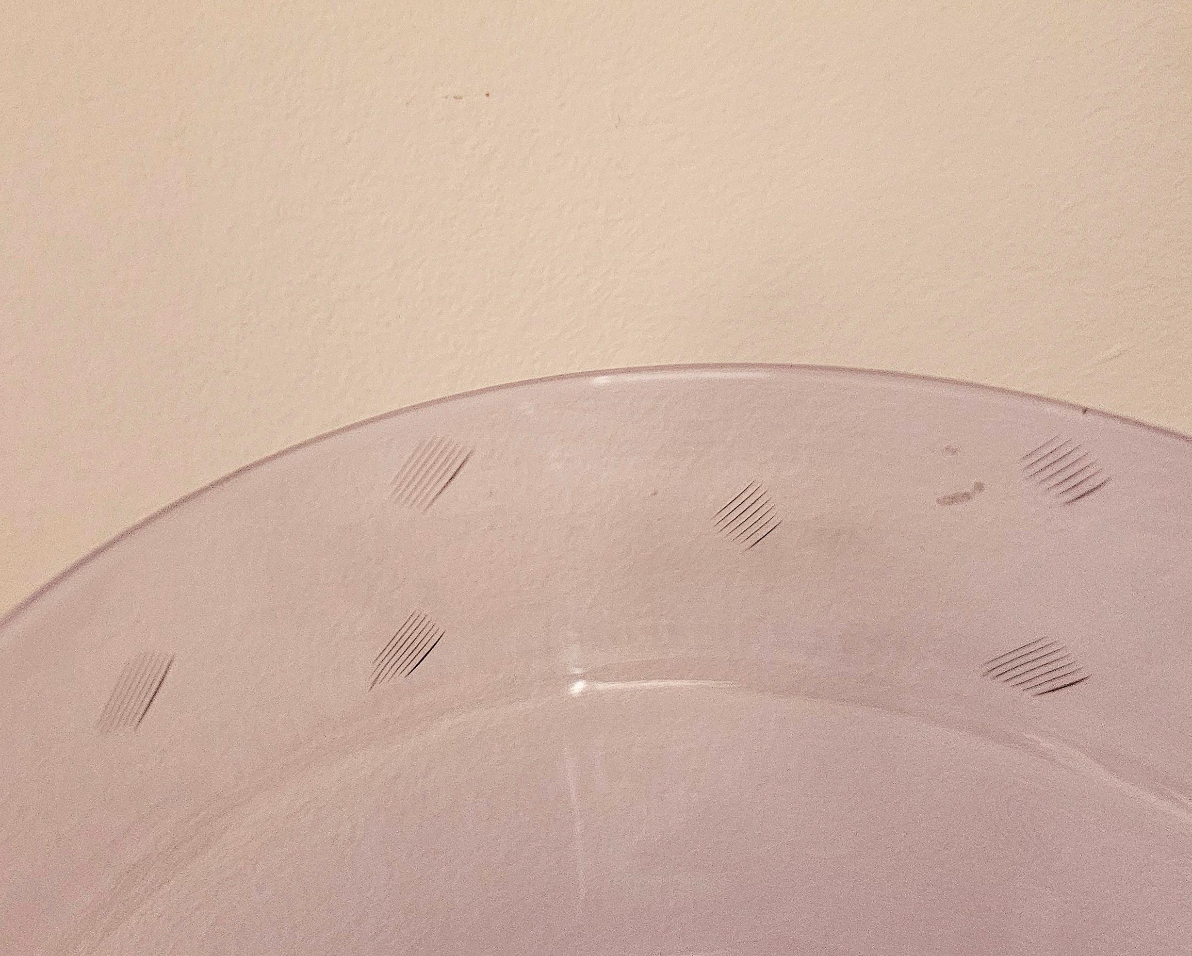 20th Century Decorative Bowl Alessandrite Lilac Glass Mid-Century Modern Design Italy 60/70s