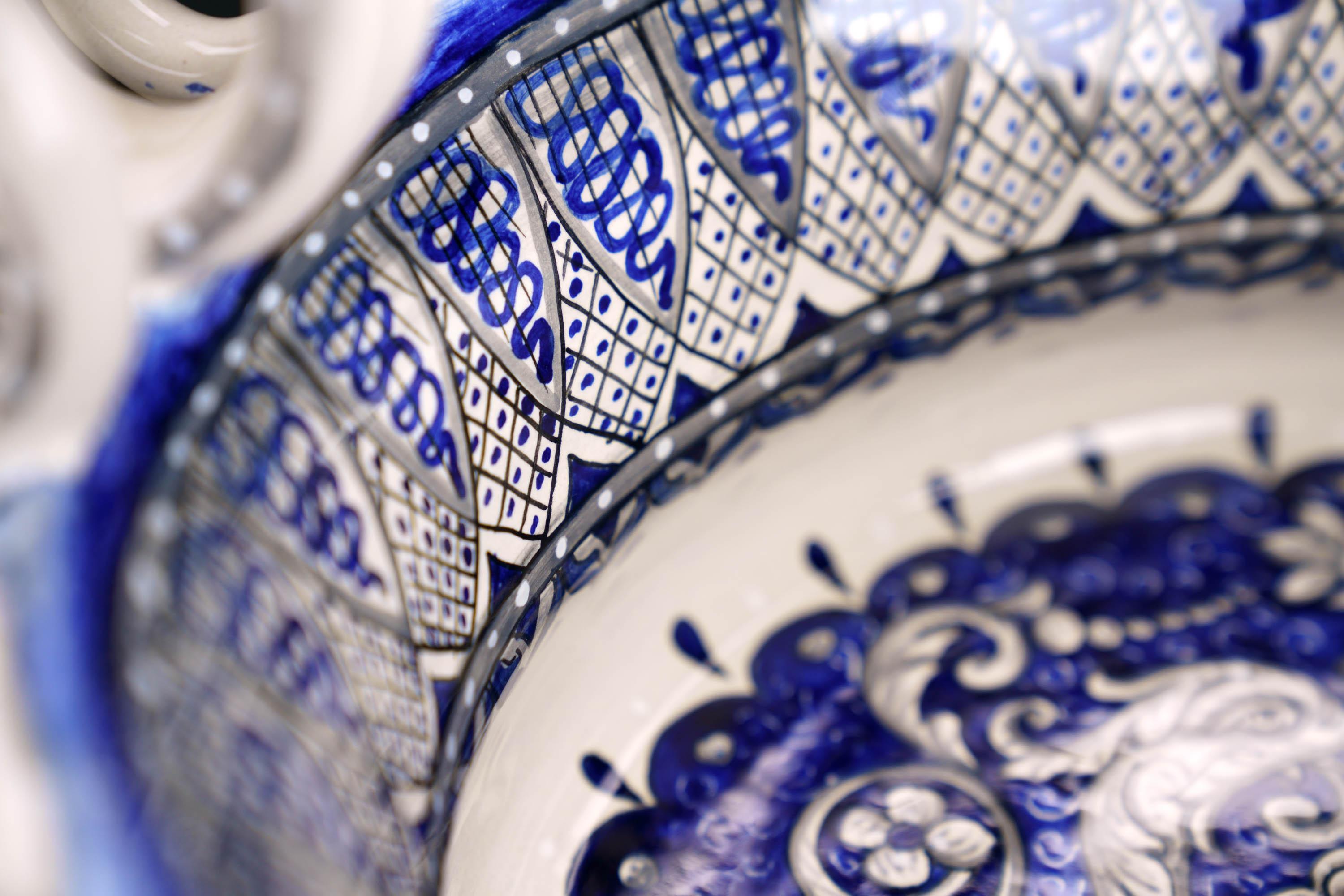 Centerpiece Bowl Riser Decorated Ornament Handles Majolica Blue White Vessel For Sale 6