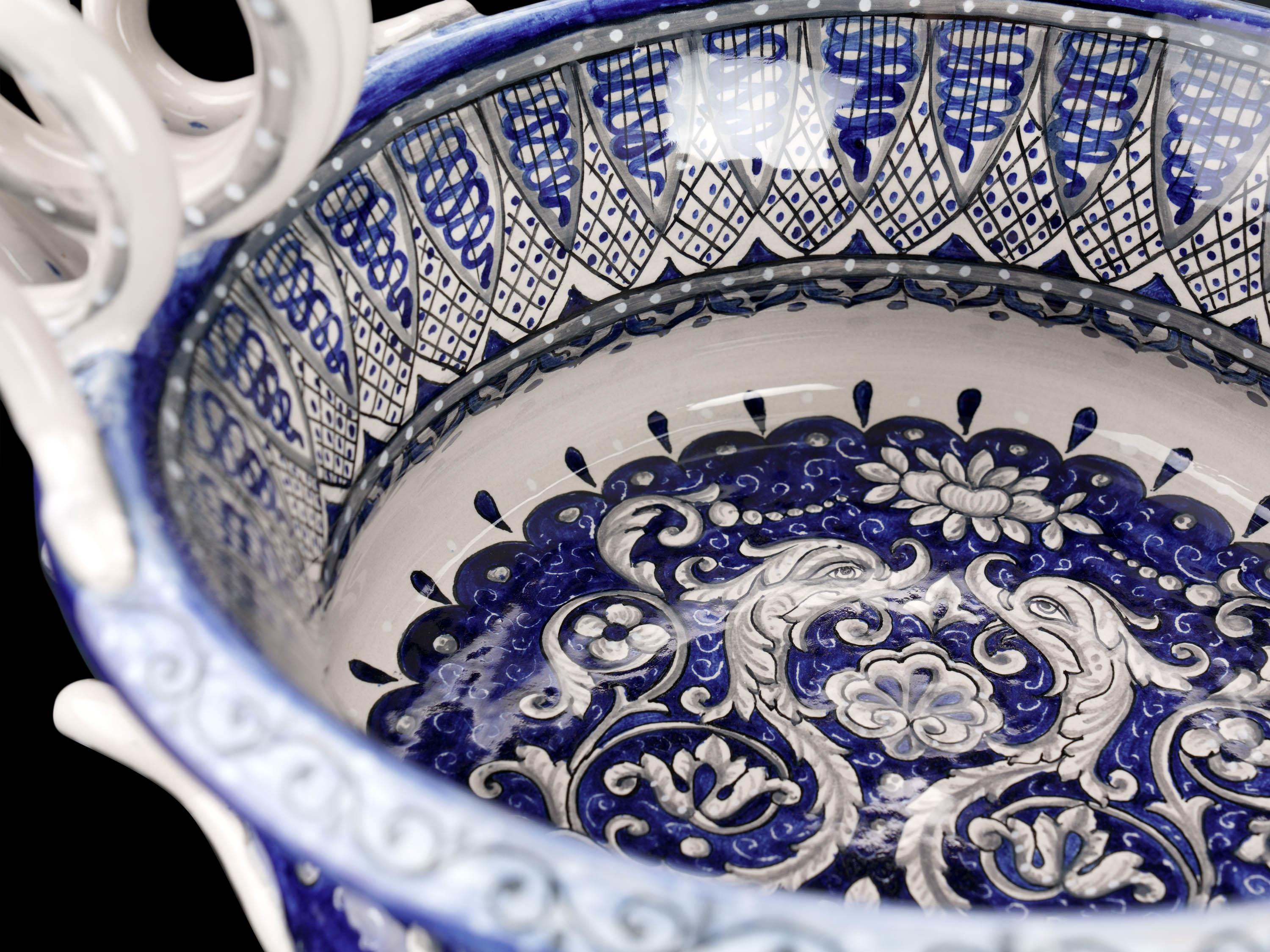 Centerpiece Bowl Riser Decorated Ornament Handles Majolica Blue White Vessel For Sale 4