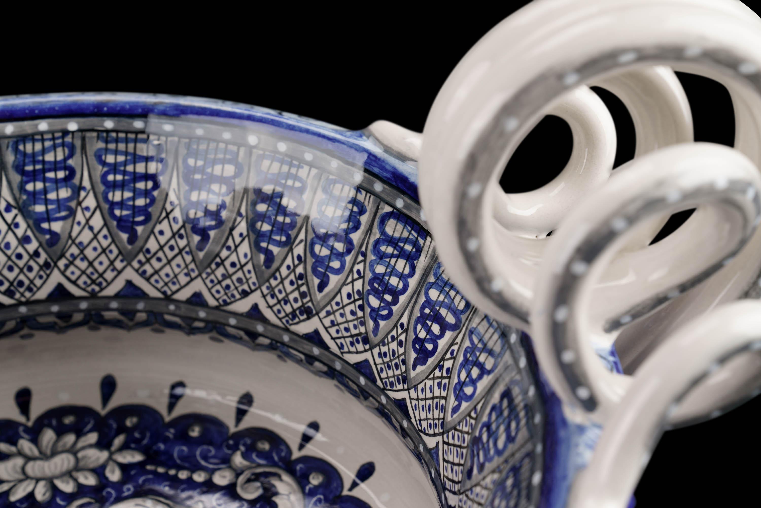 Centerpiece Bowl Riser Decorated Ornament Handles Majolica Blue White Vessel For Sale 5