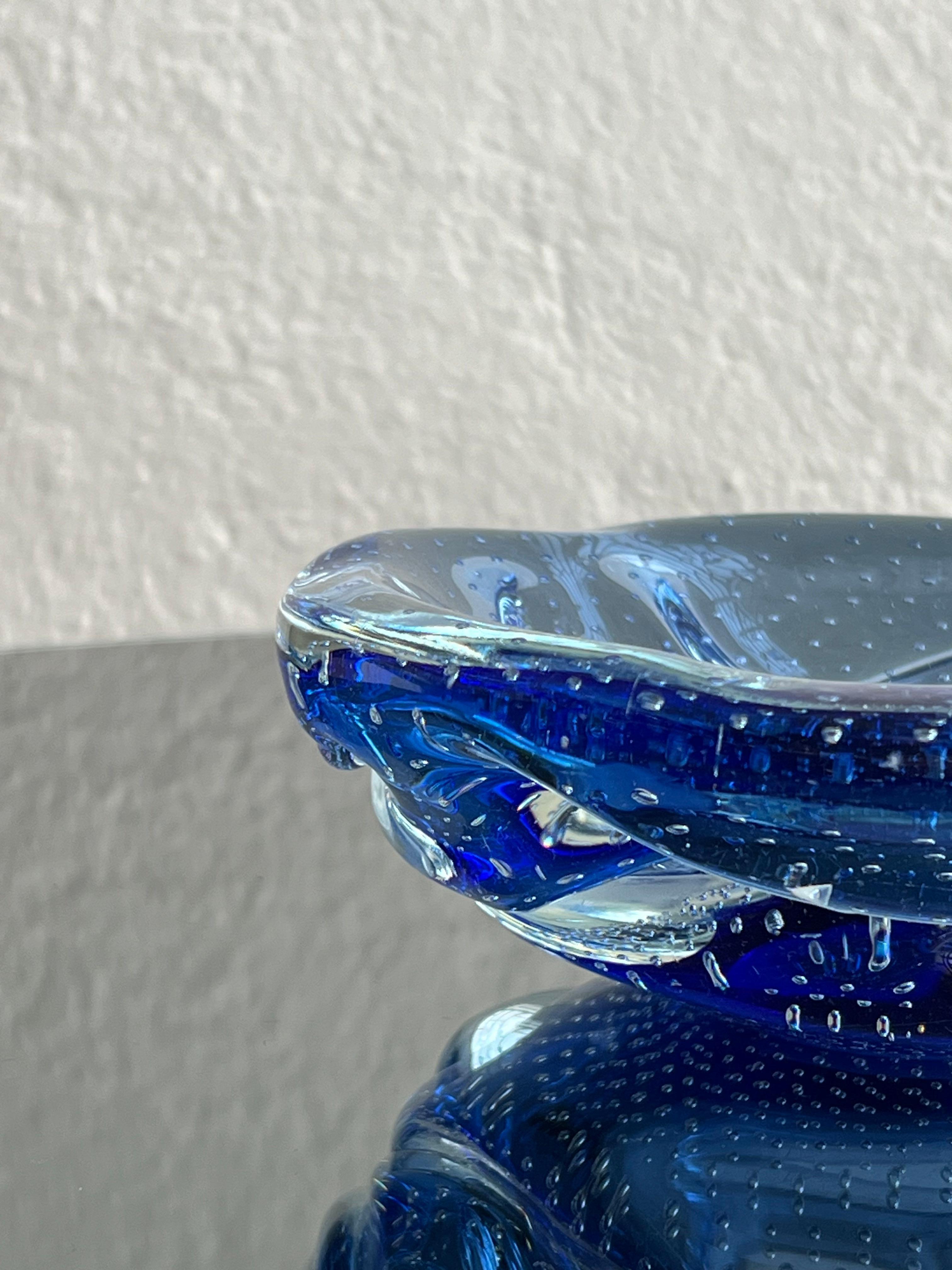 Dekorative Schale aus blauem 