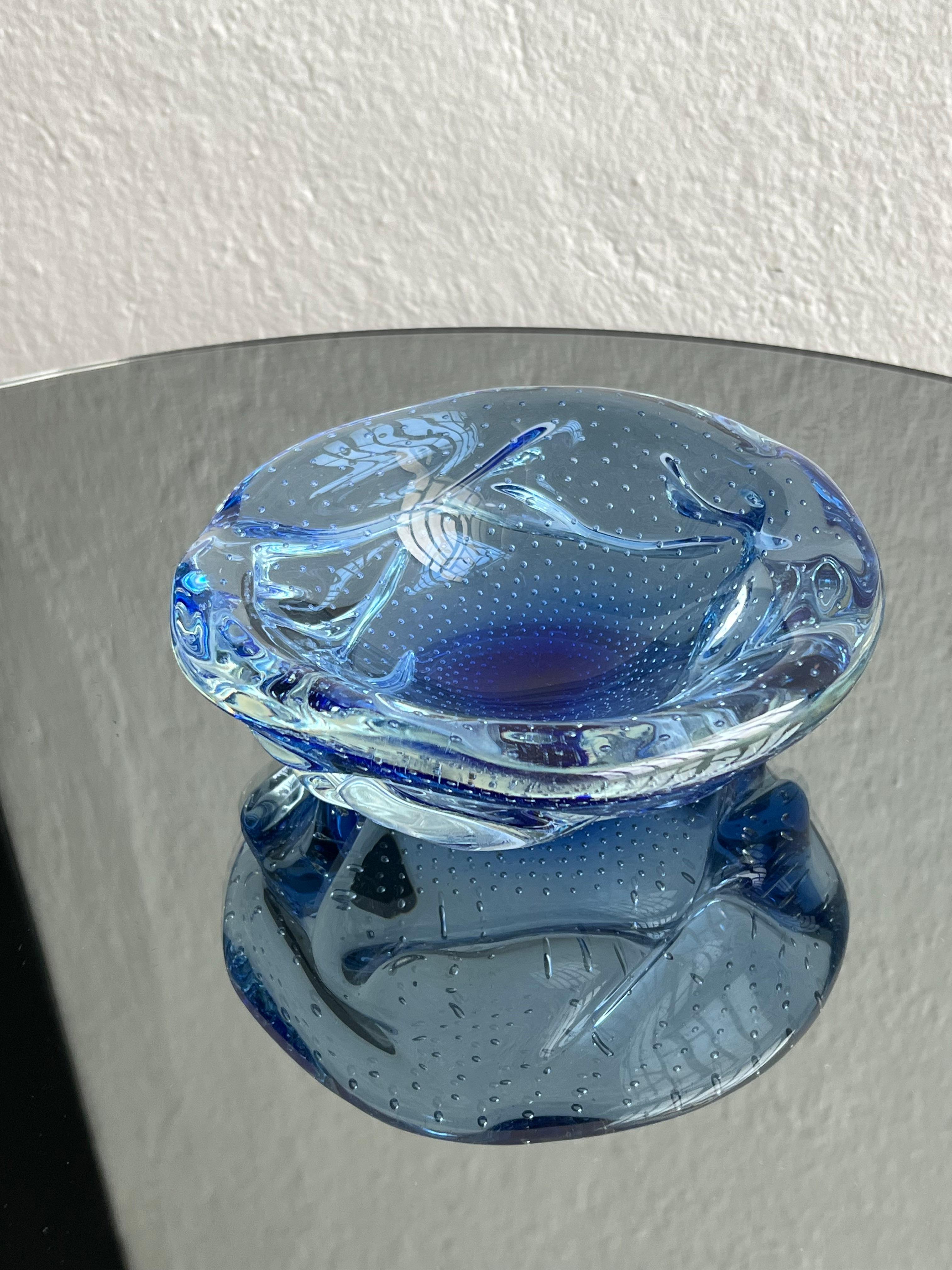 Dekorative Schale aus blauem 