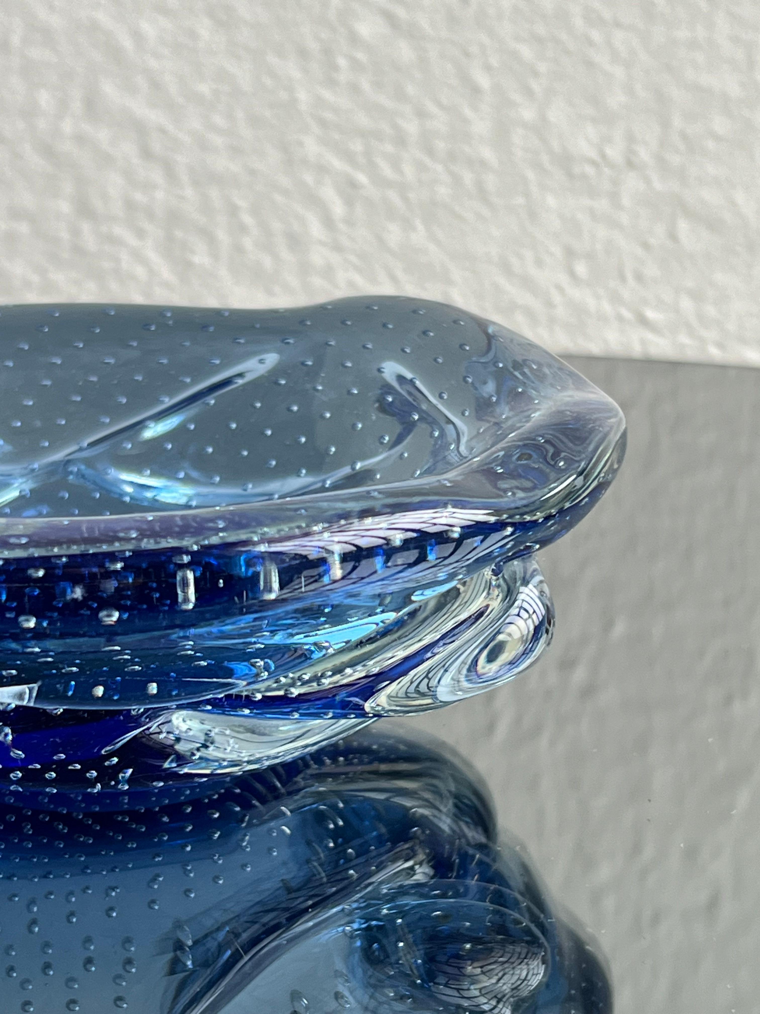 Dekorative Schale aus blauem 