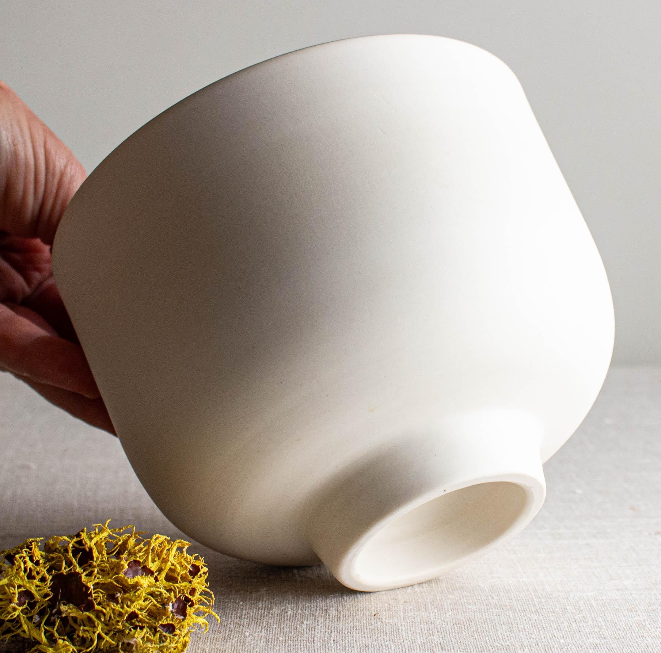 Porcelaine Bol décoratif en porcelaine blanche avec glaçure bronze texturée par Lisa Whiting en vente