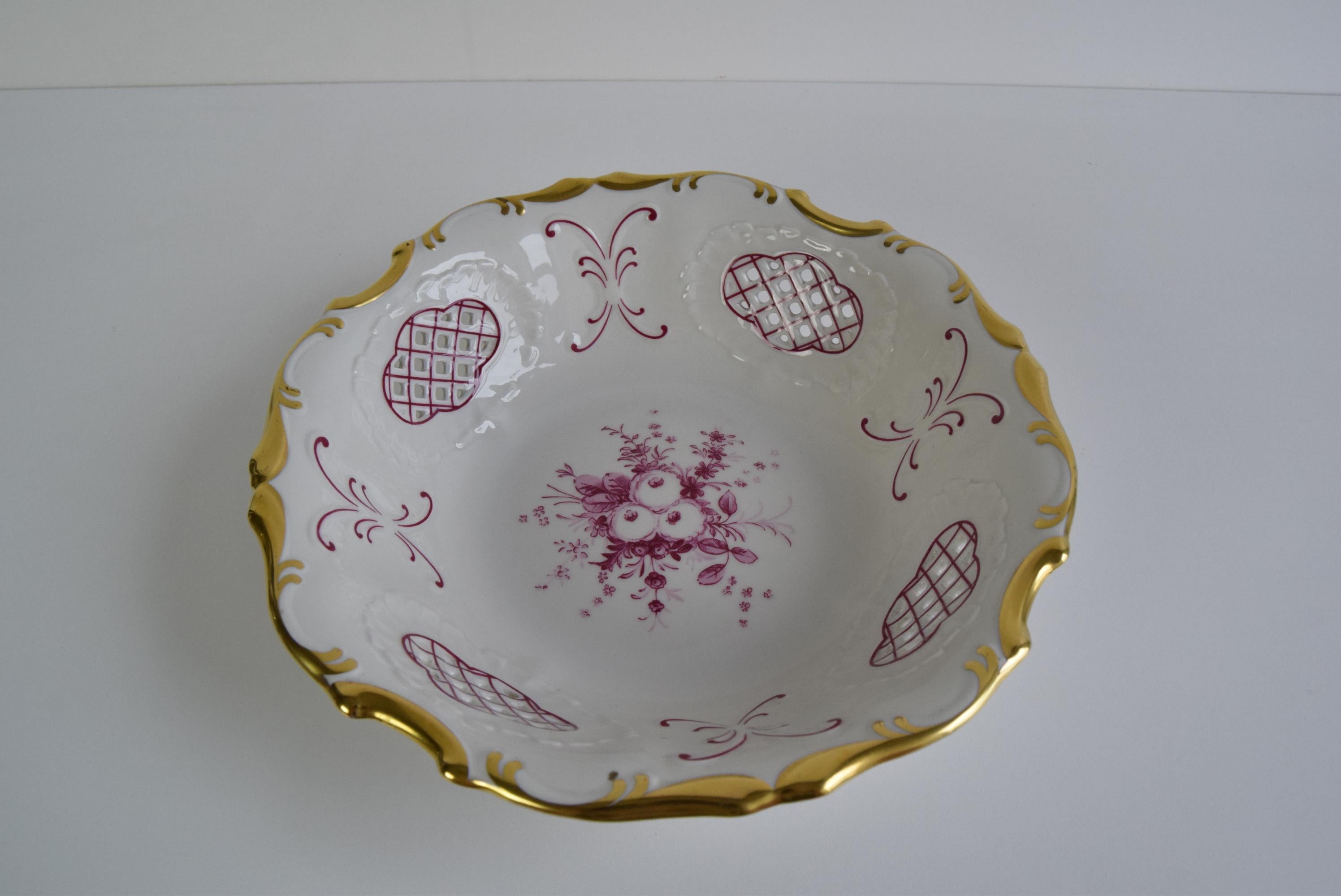 Pirken Hammer was one of the oldest porcelain factories in Czechoslovakia. At the beginning of the 20th century, it was so famous that it even won the contract to completely equip all the ship's restaurants on the TITANIC ship
Founded in 1803
Good