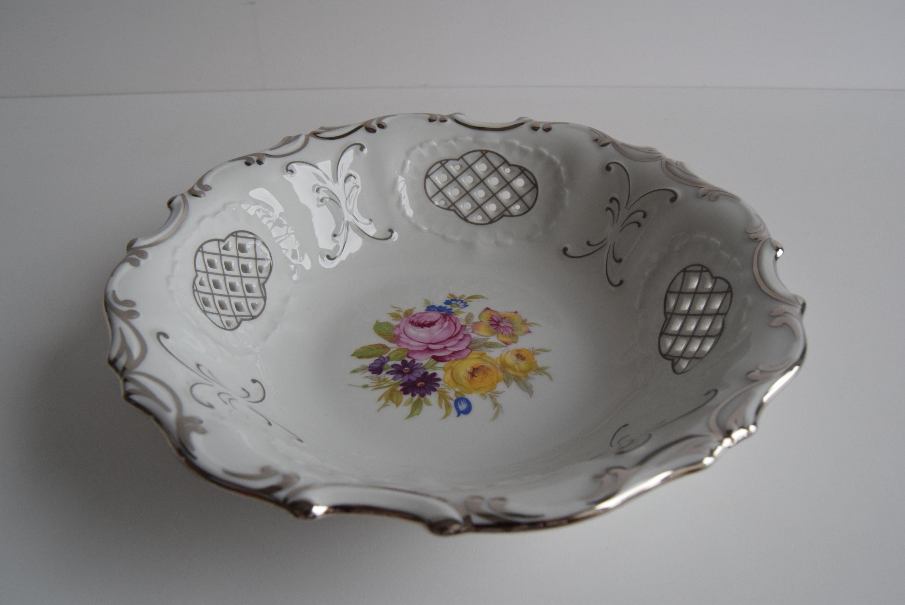 Mid-Century Modern Decorative bowl, Openwork porcelain, Pirken Hammer, 1960's. For Sale