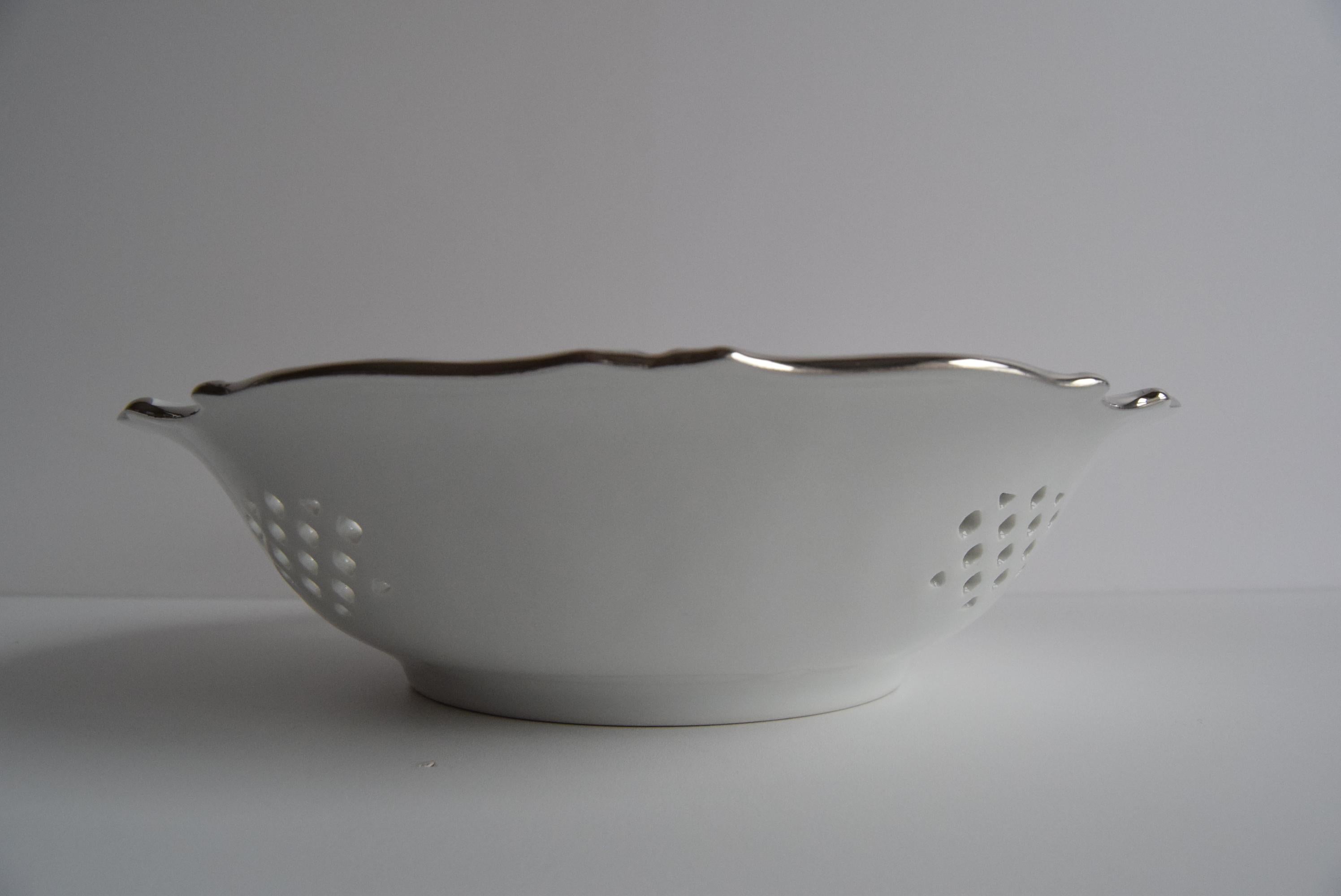 Czech Decorative bowl, Openwork porcelain, Pirken Hammer, 1960's. For Sale