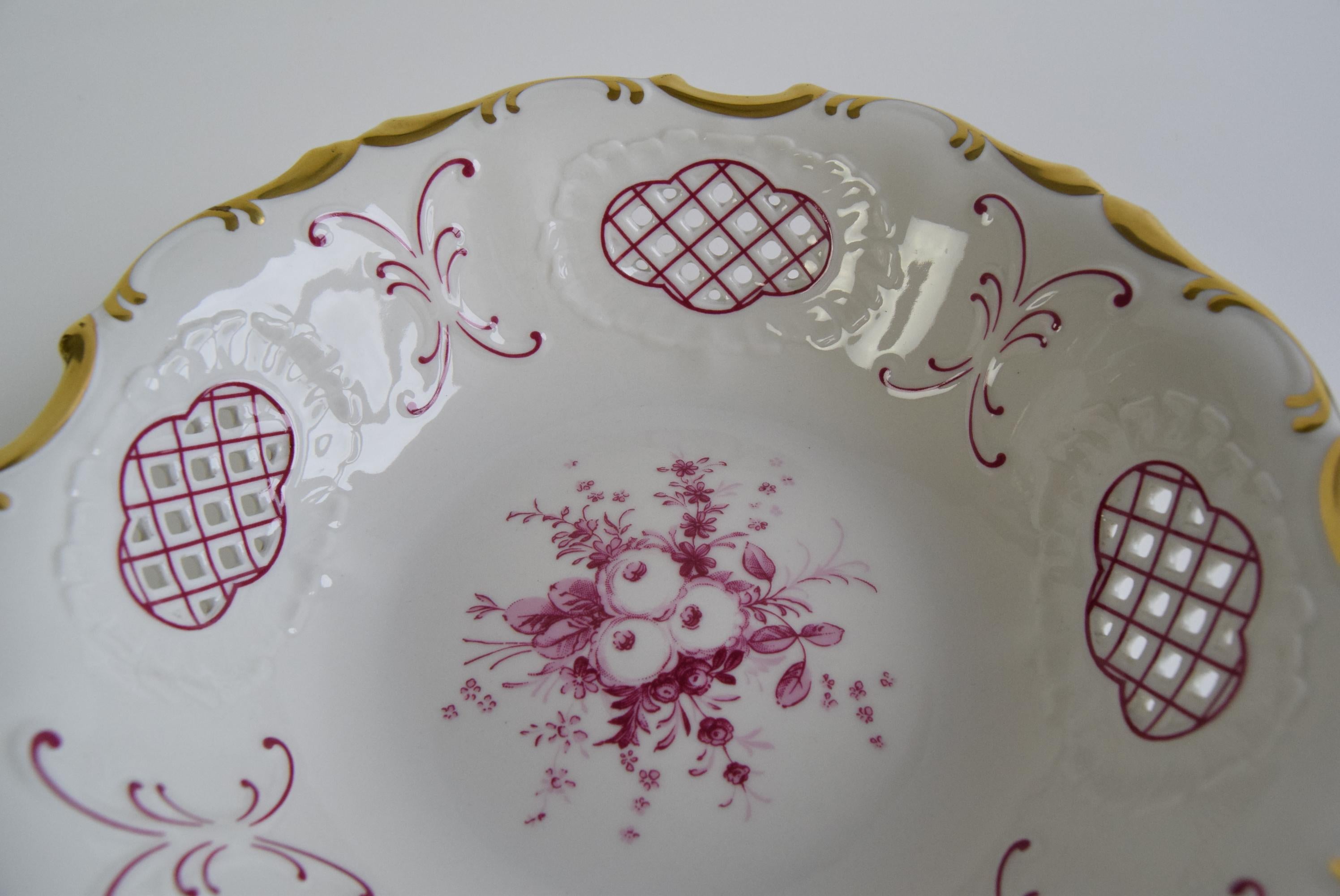 Decorative bowl, Openwork porcelain, Pirken Hammer, 1960's. In Good Condition For Sale In Praha, CZ