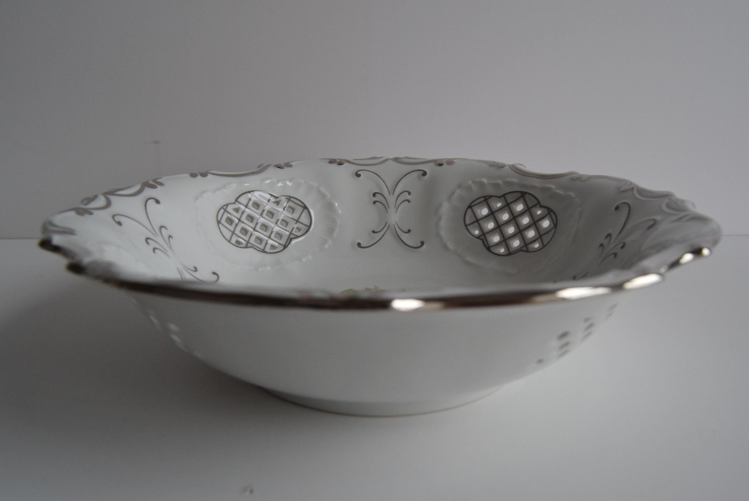 Decorative bowl, Openwork porcelain, Pirken Hammer, 1960's. In Good Condition For Sale In Praha, CZ