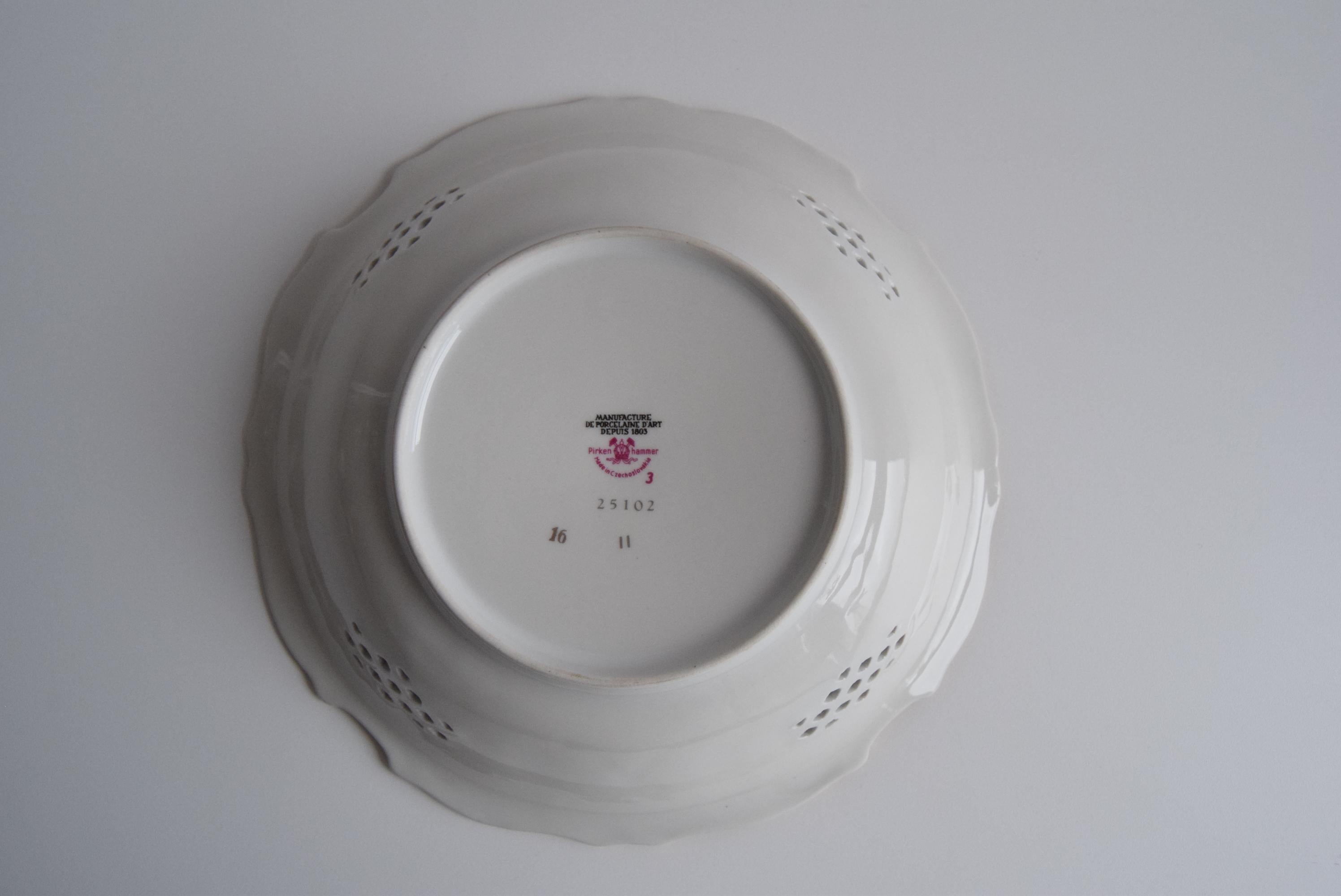 Porcelain Decorative bowl, Openwork porcelain, Pirken Hammer, 1960's. For Sale