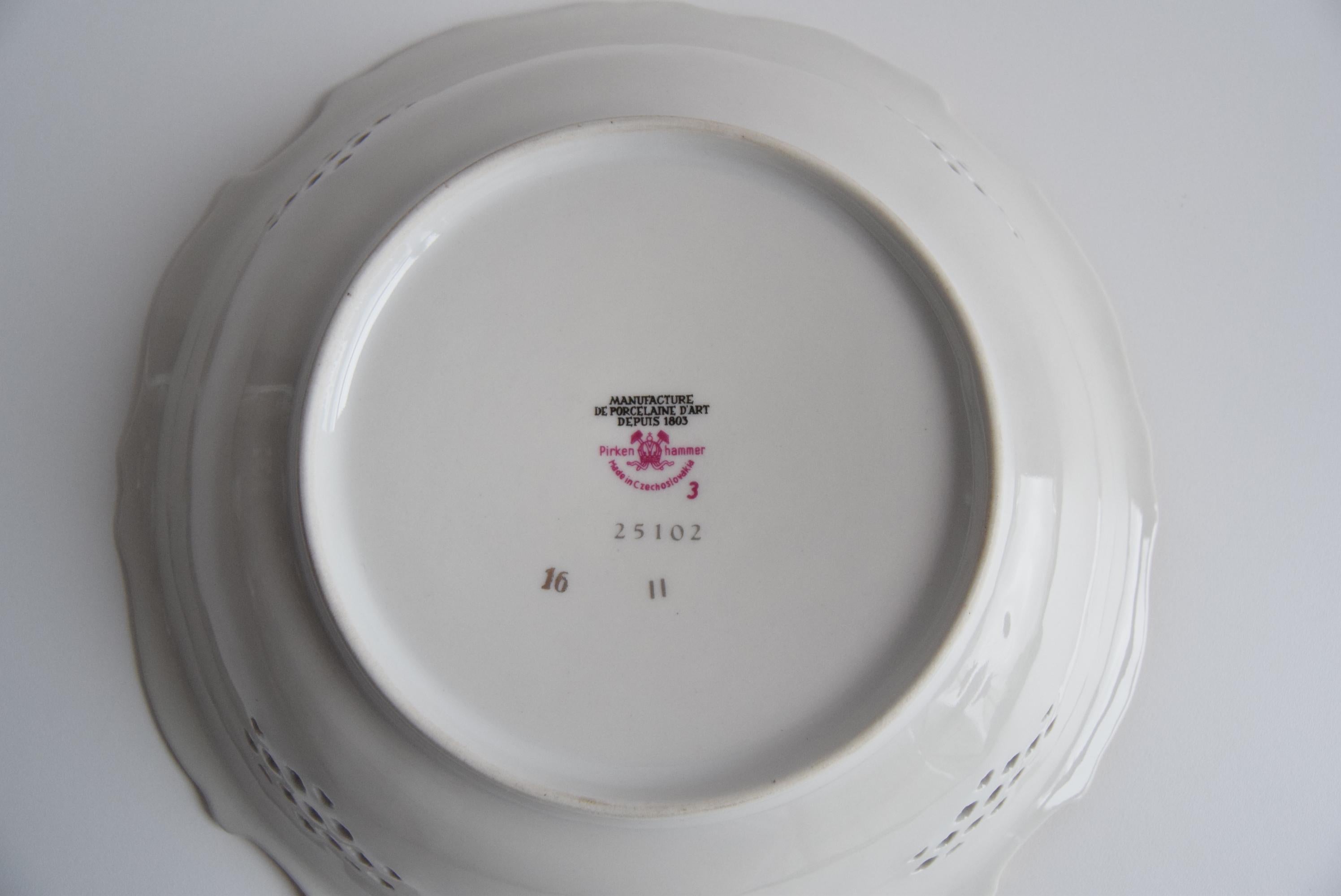 Decorative bowl, Openwork porcelain, Pirken Hammer, 1960's. For Sale 1