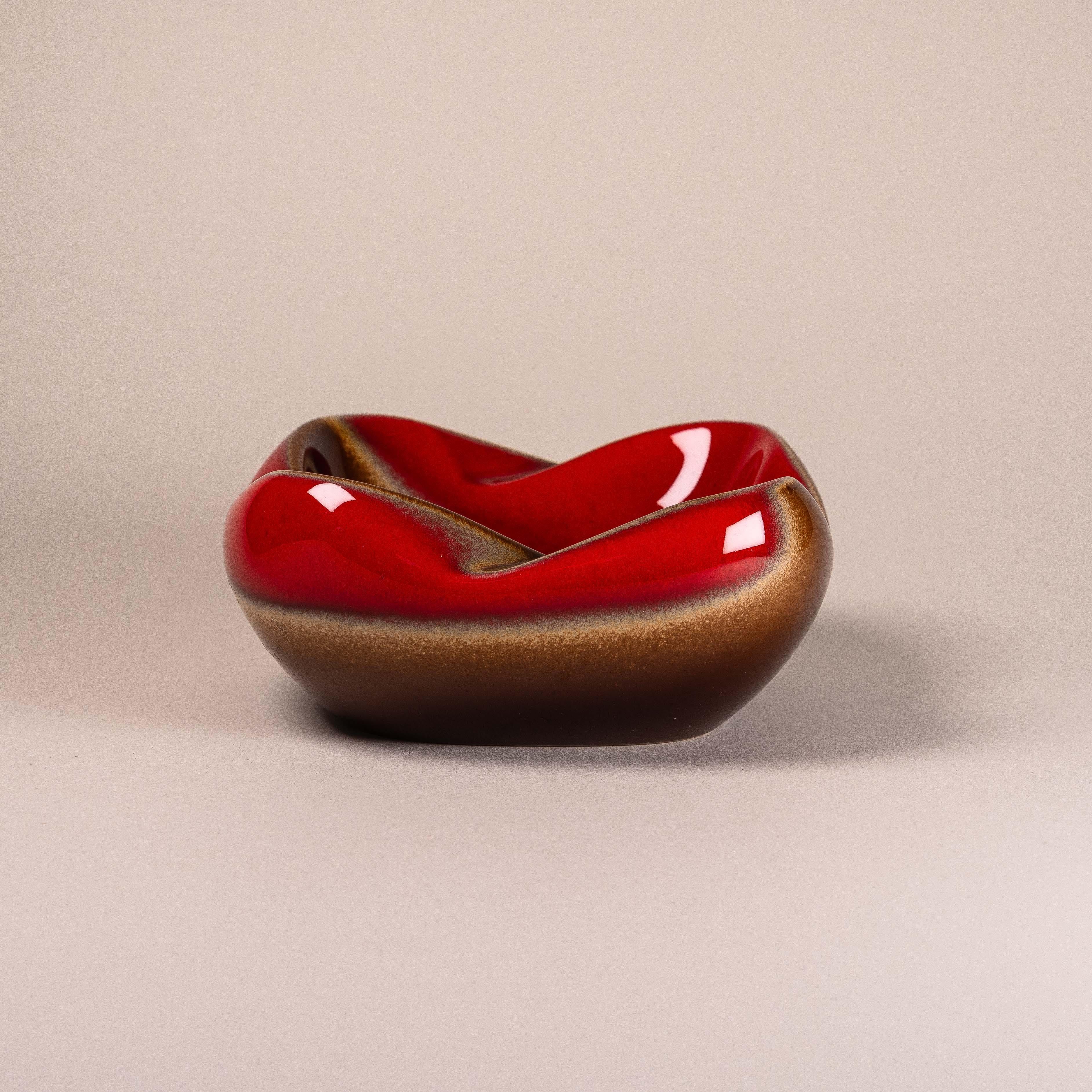 Mid-Century Modern Decorative Bowl or Dish, Ceramic in Red and Brown Enamel, Verceram France 1950 For Sale