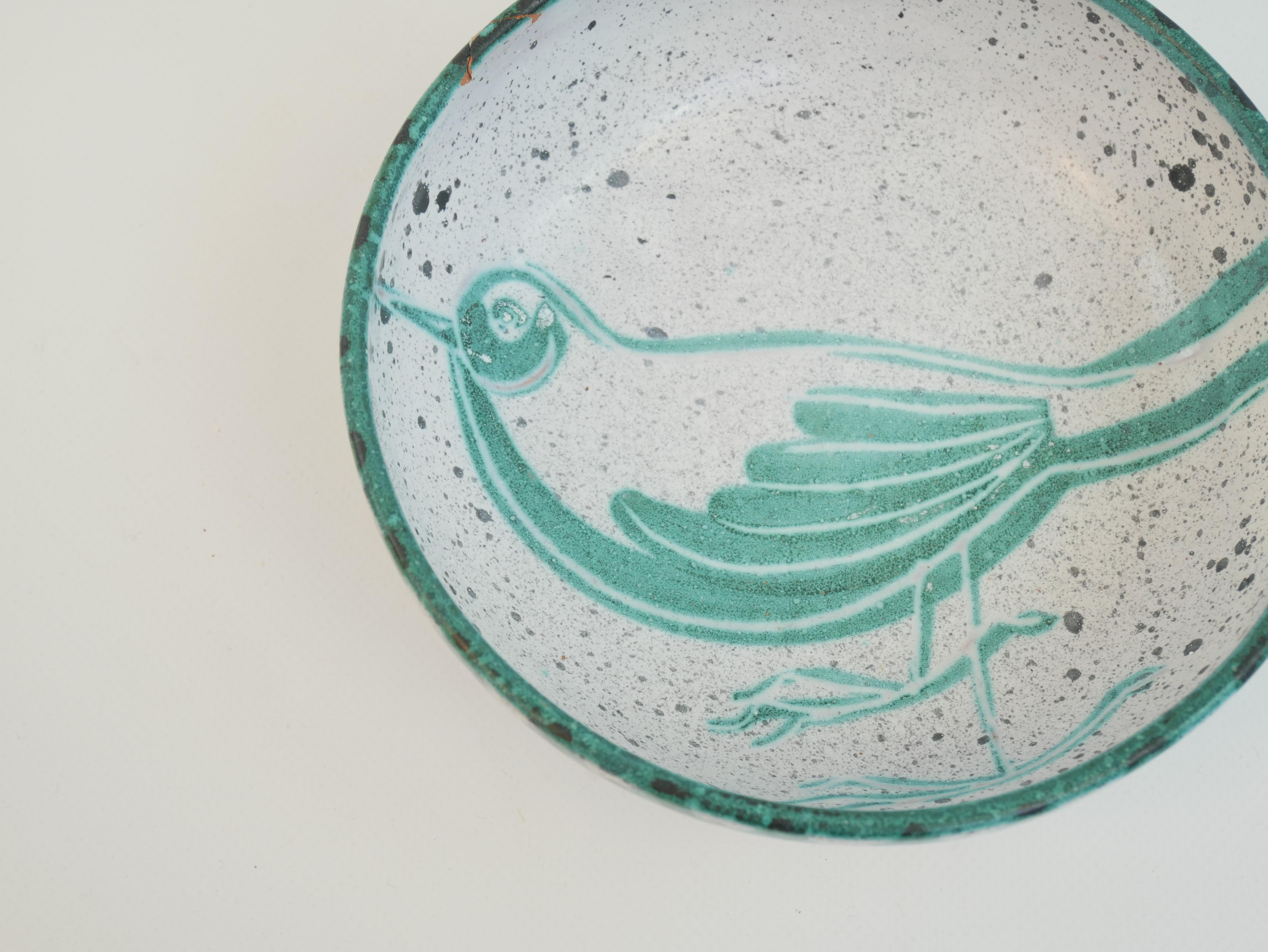 French Decorative bowl with a drawing of a bird by Charles Voltz Vallauris circa 1960 For Sale