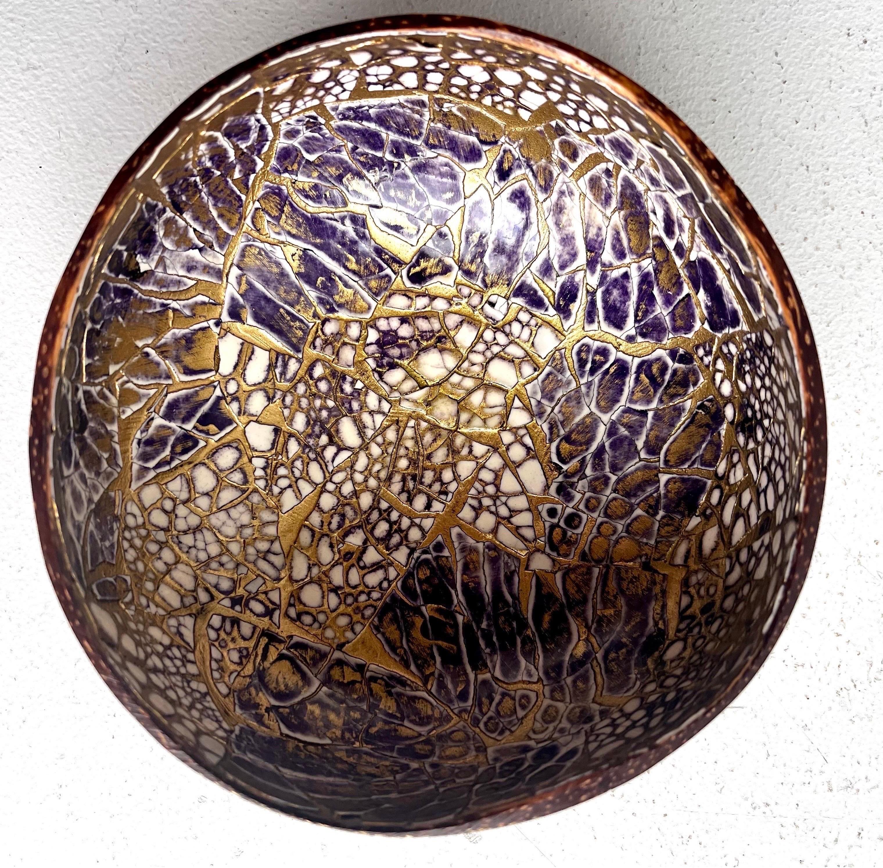 Ciotola decorativa con interessante decorazione ricavata da una noce di cocco in vendita 4