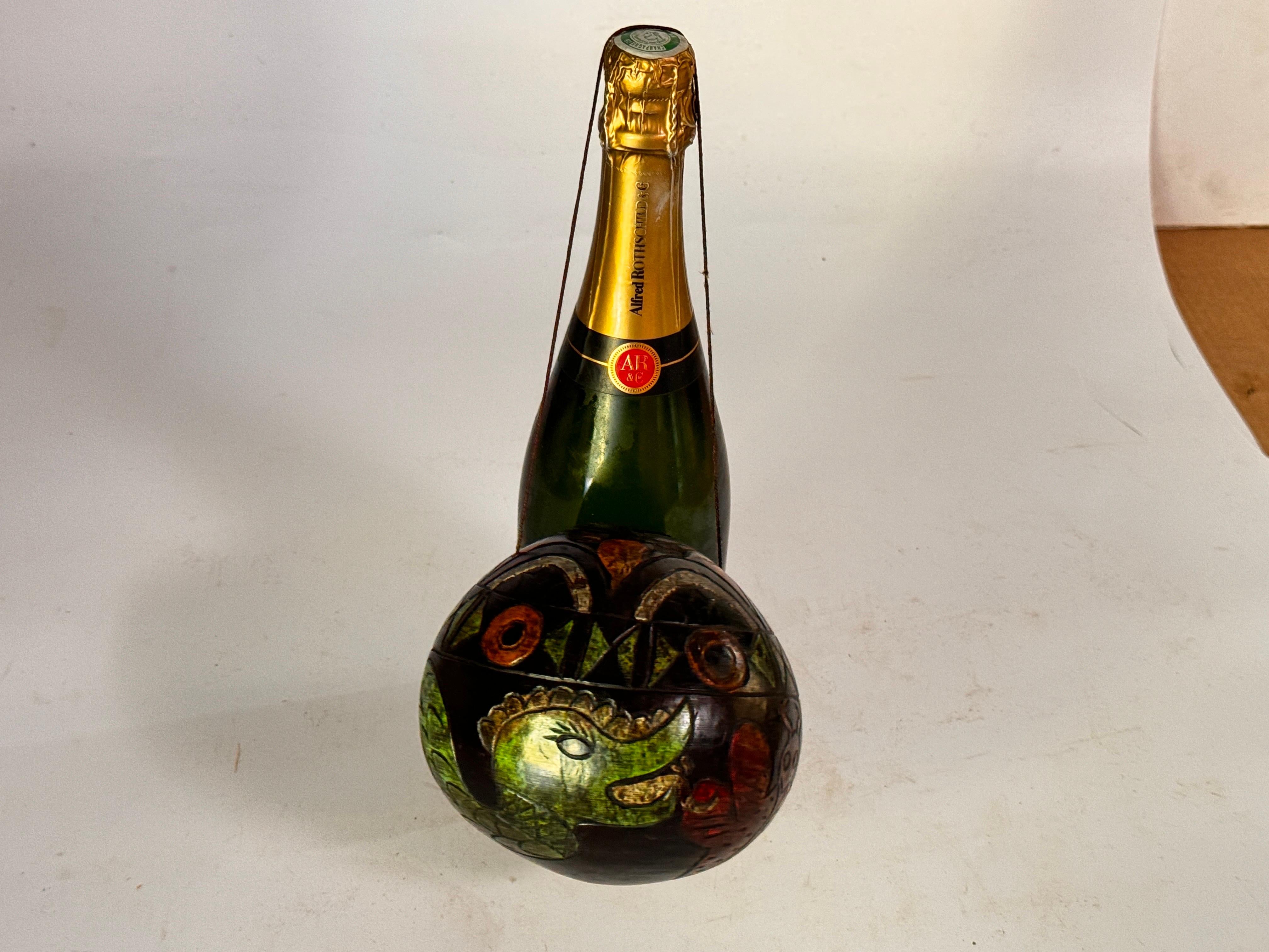 Dekorative Schale mit primitiven Dekorationen Grün Rot Gelb Farben Frankreich 1960 im Zustand „Gut“ im Angebot in Auribeau sur Siagne, FR