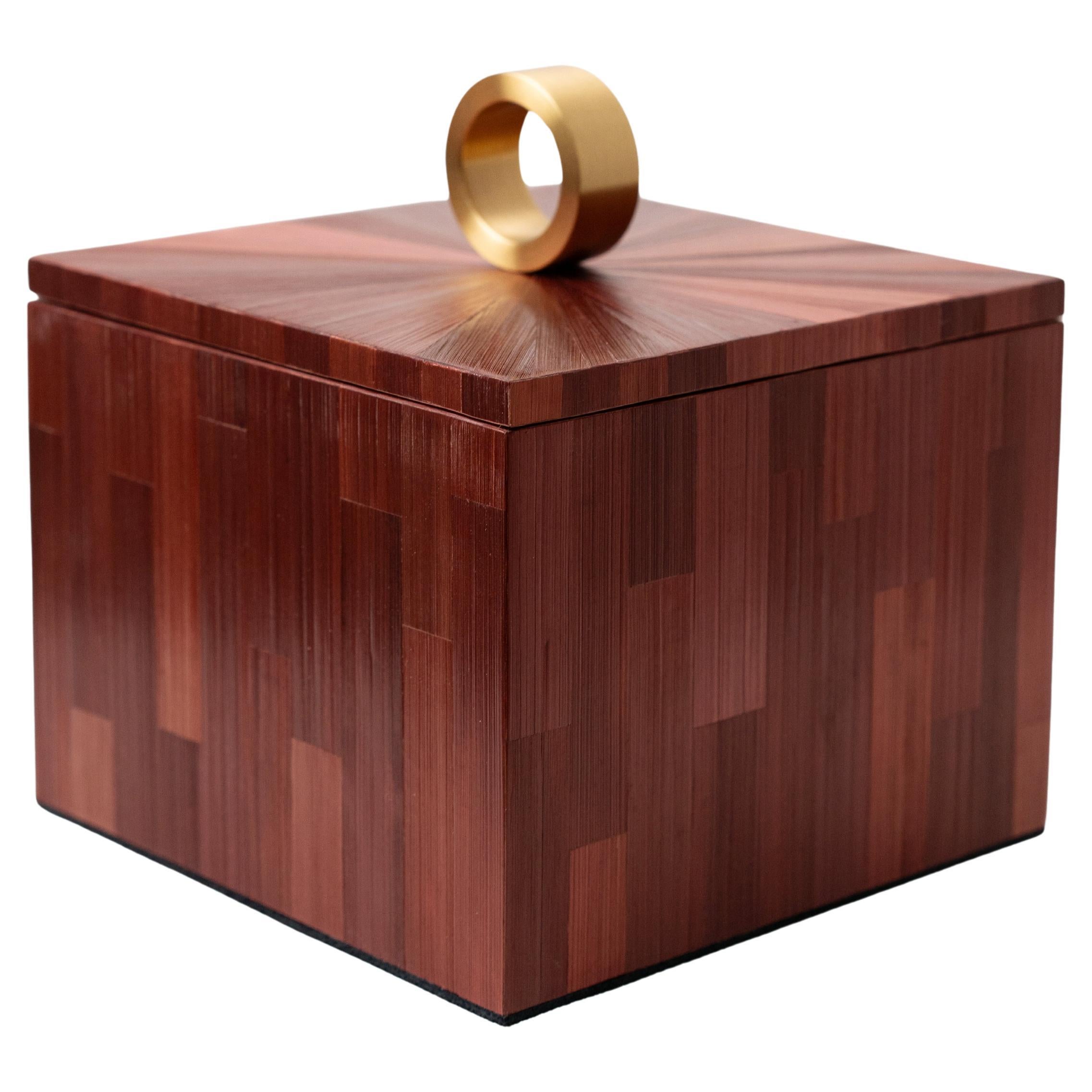 Caja del Tesoro Decorativa con Marquetería de Paja Roja Incrustación de Sol Artesanal