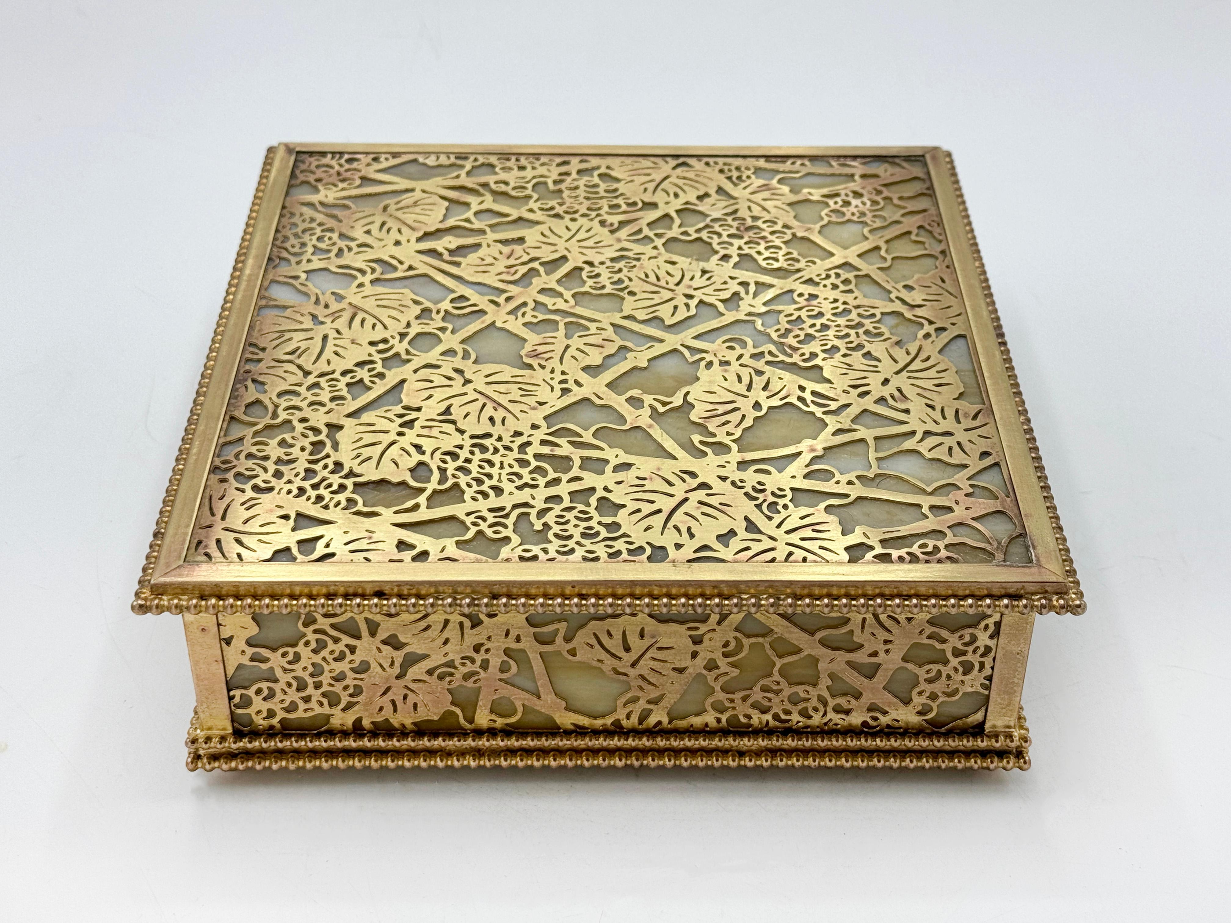 Decorative box by Tiffany Studios New York in bronze and and Slag Glass For Sale 2