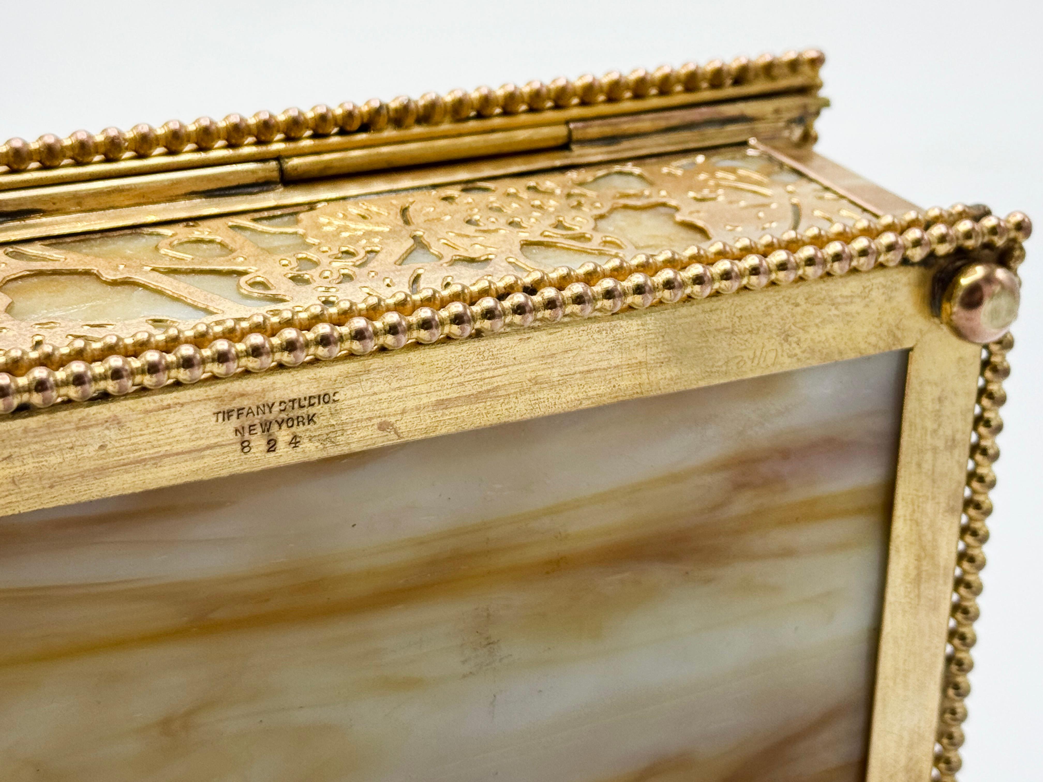 Art Nouveau Decorative box by Tiffany Studios New York in bronze and and Slag Glass For Sale