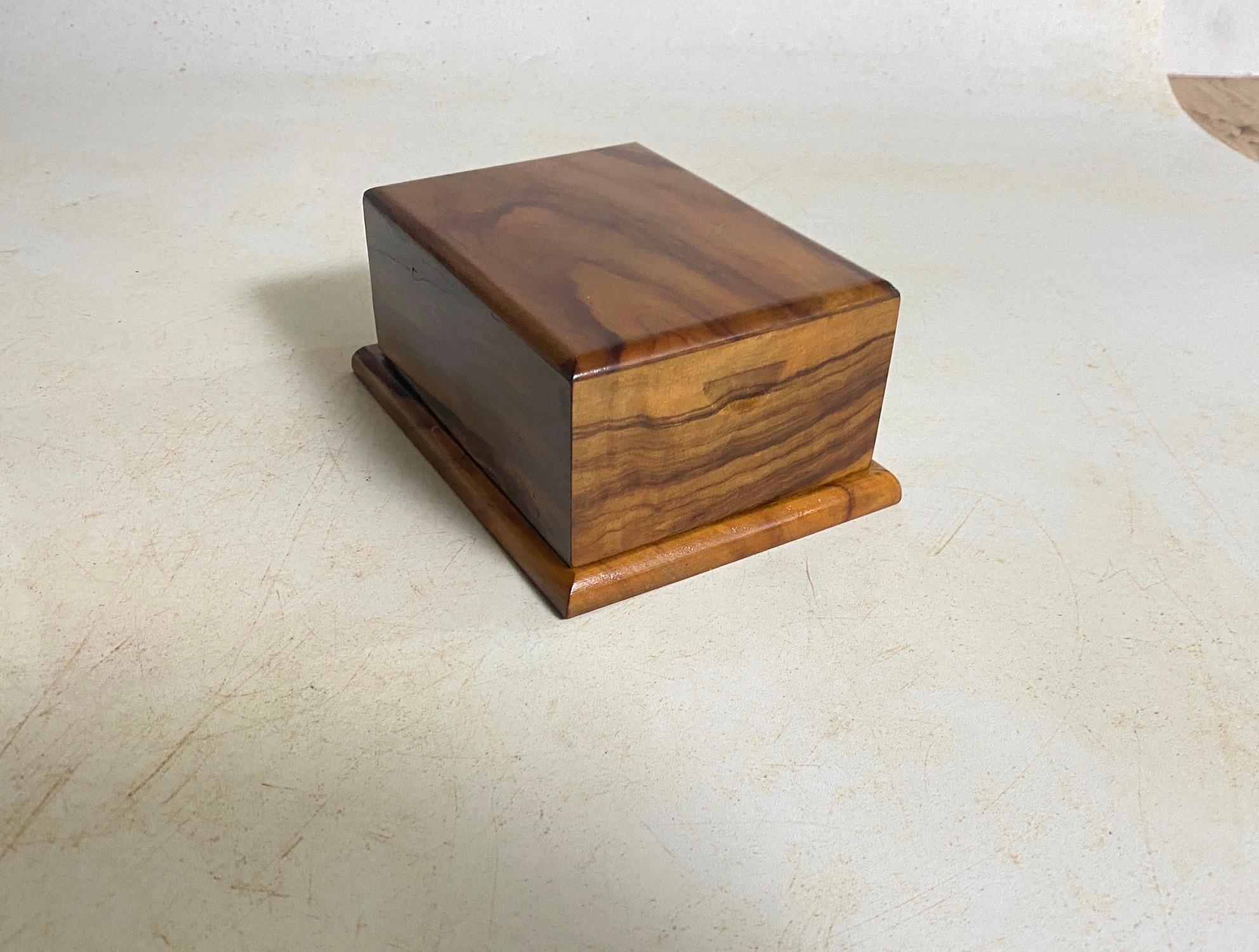 Decorative Box for Cigarettes in olive wood brown color France circa 1950 In Good Condition For Sale In Auribeau sur Siagne, FR