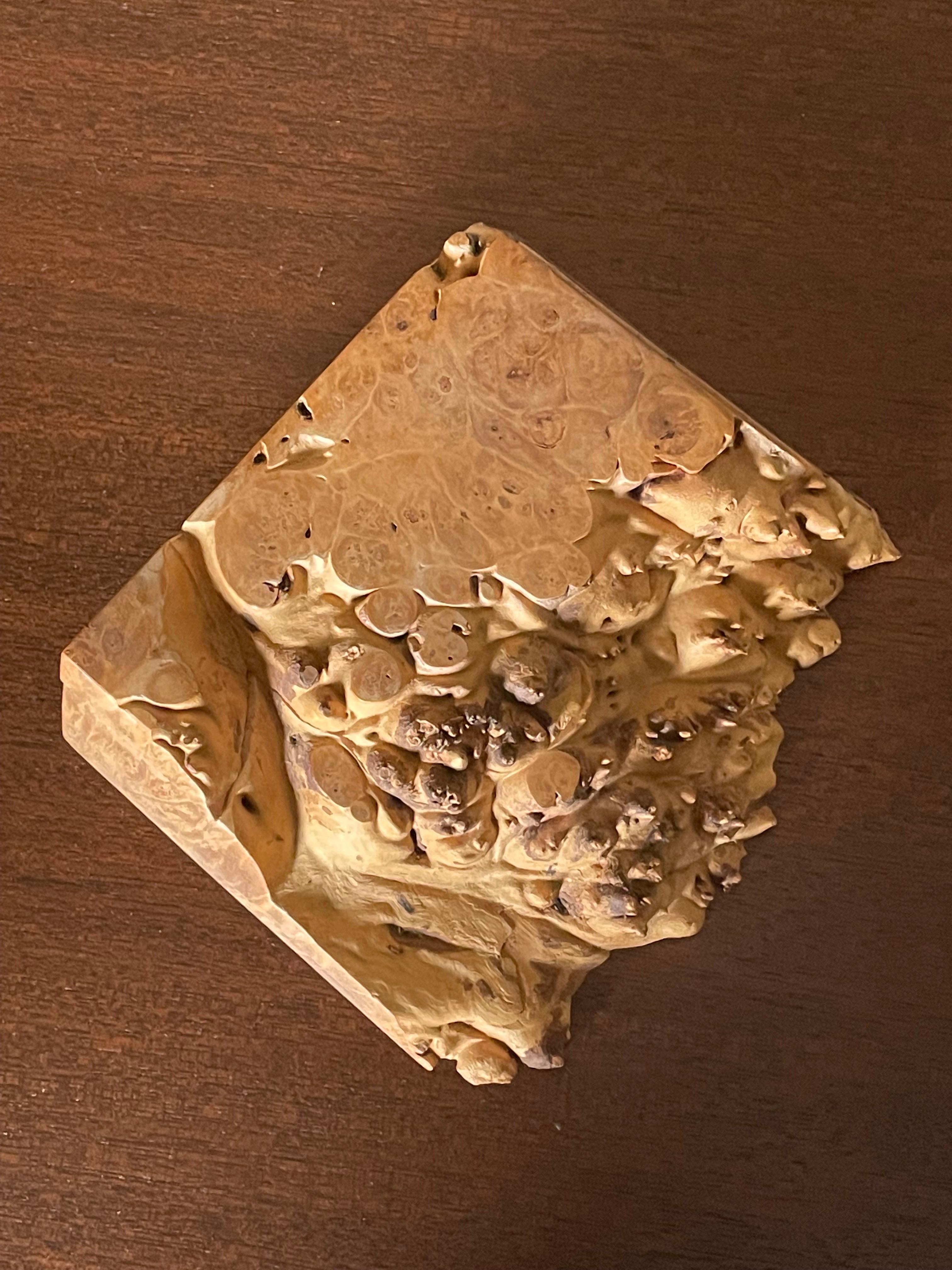 Dekorative Schachtel aus Vogelaugenahornholz von Michael Elkan (amerikanisch) im Angebot