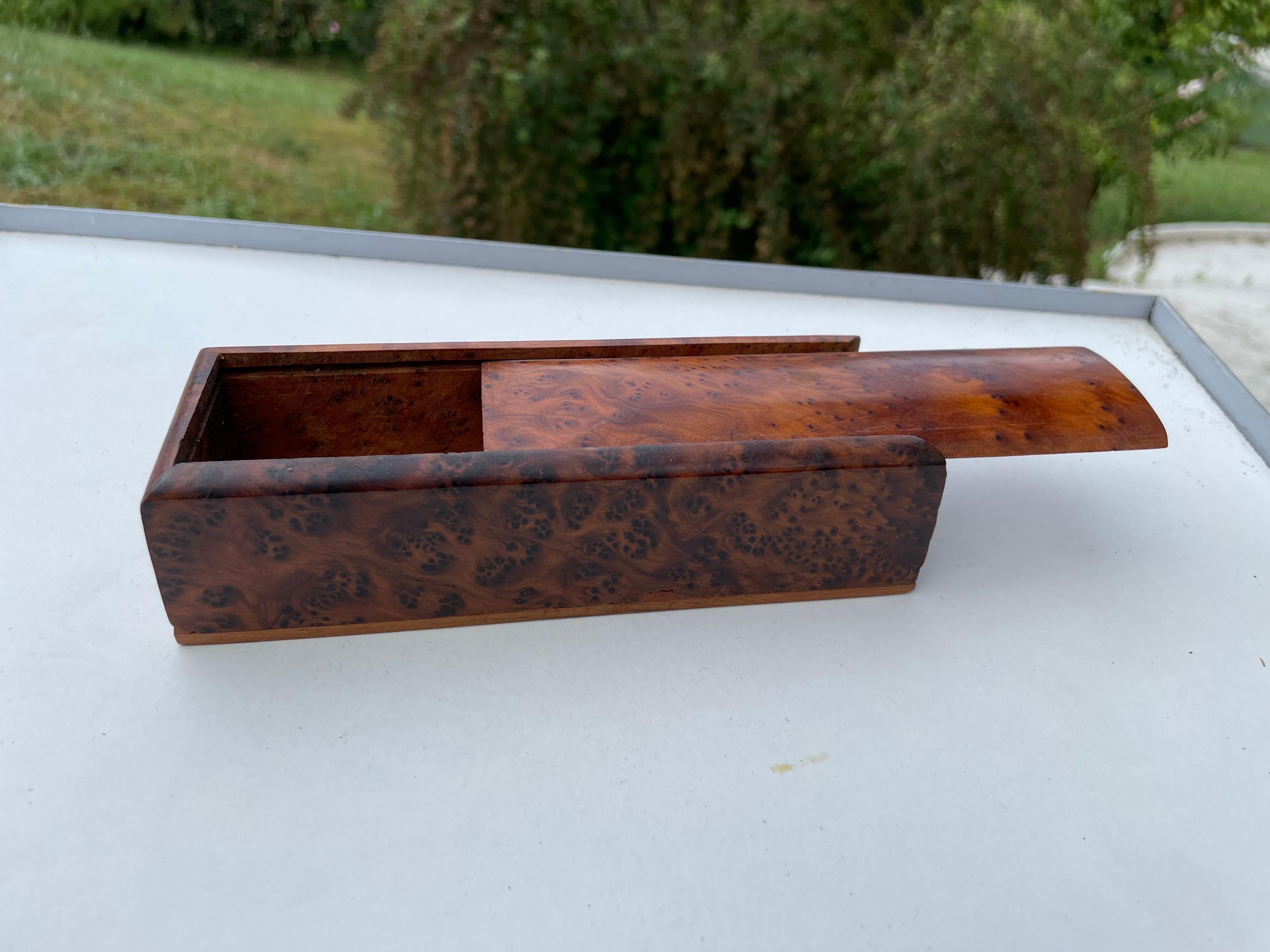 Dekorative Schachtel aus hellem Holz, Frankreich, um 1970, braune Farbe (Ende des 20. Jahrhunderts) im Angebot