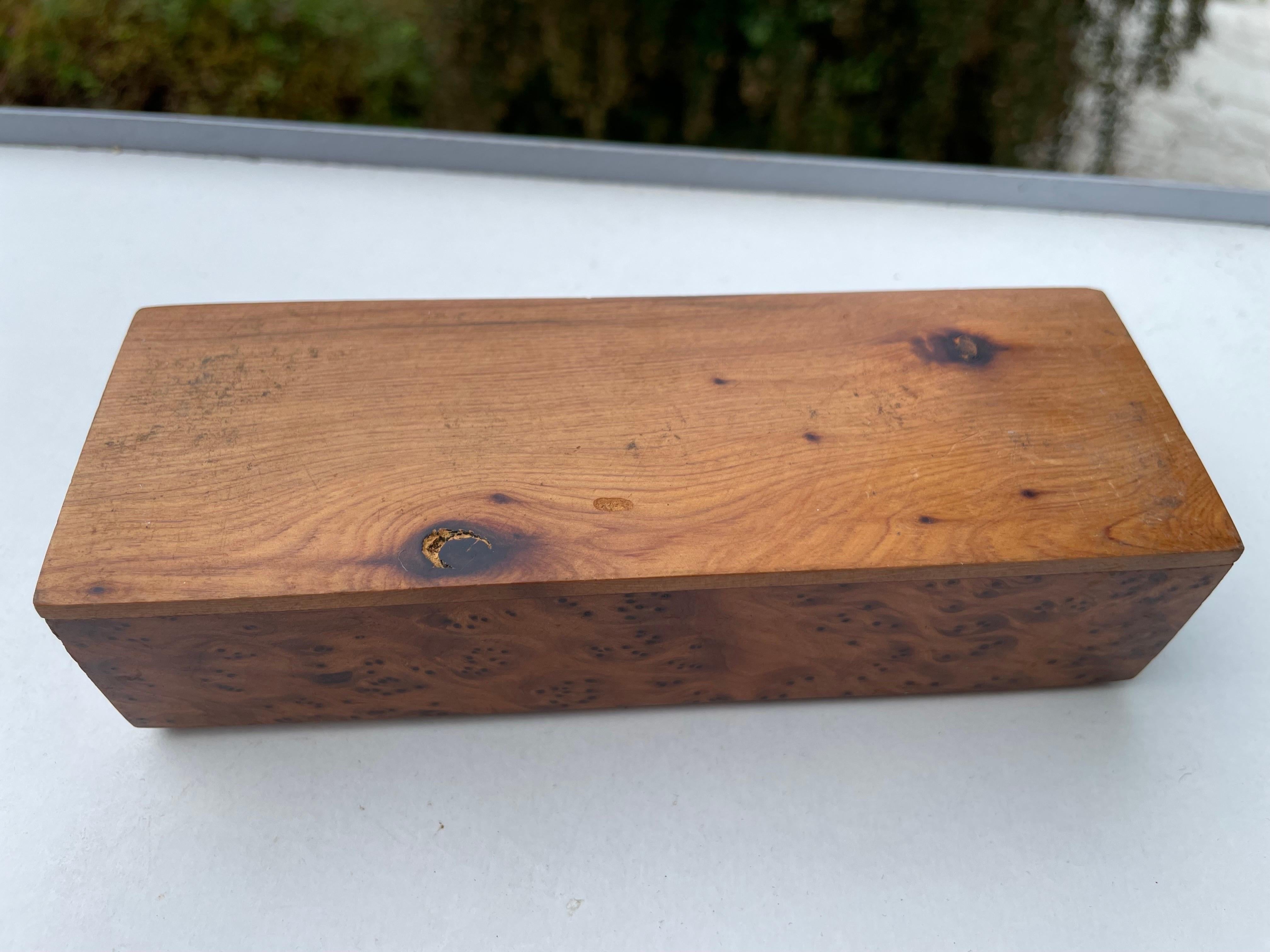 Dekorative Schachtel aus hellem Holz, Frankreich, um 1970, braune Farbe im Angebot 3