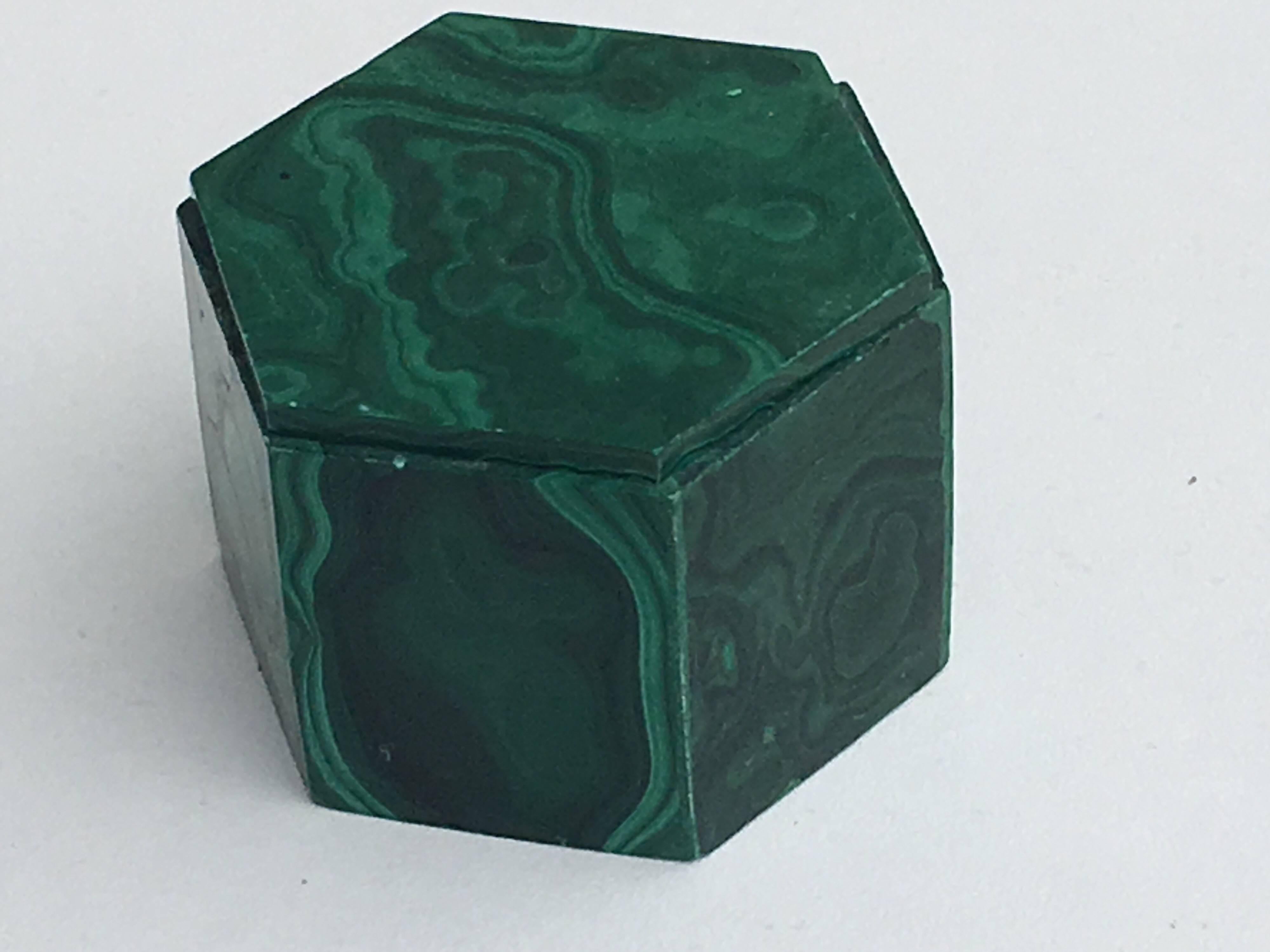 Decorative Box in Malachite In Good Condition For Sale In Auribeau sur Siagne, FR