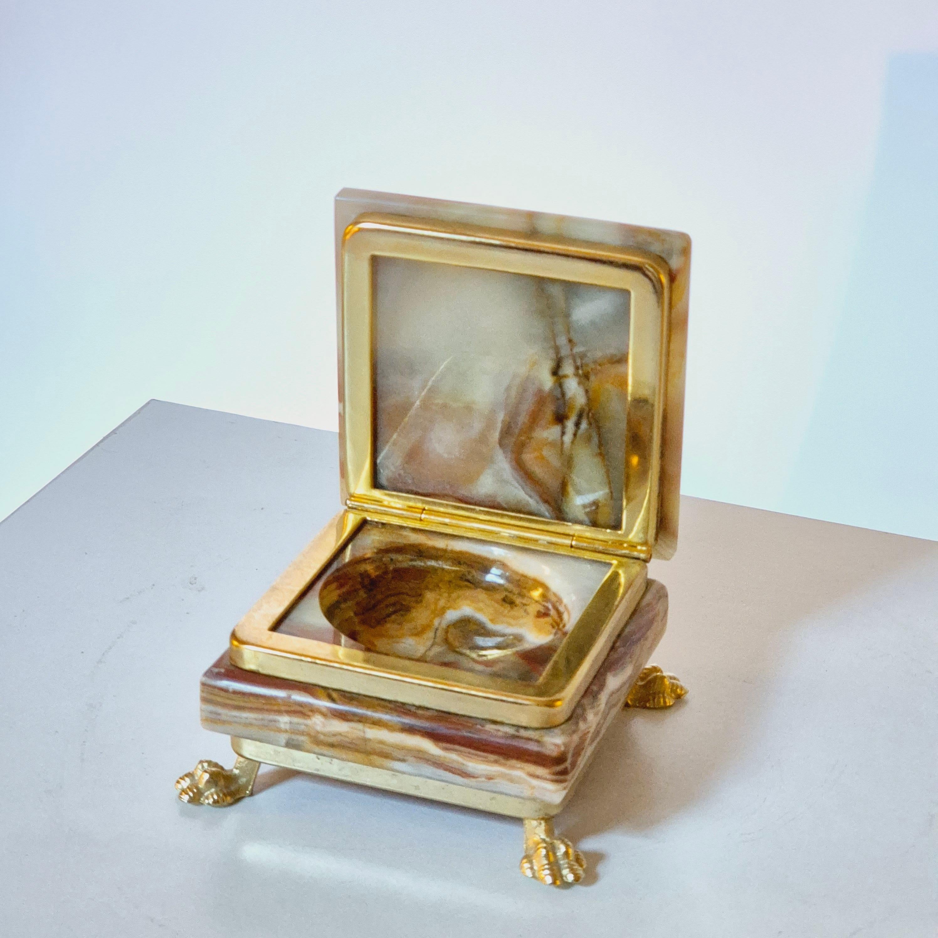 Gilt Decorative box in onyx with lions feet, Italy mid-1900s
