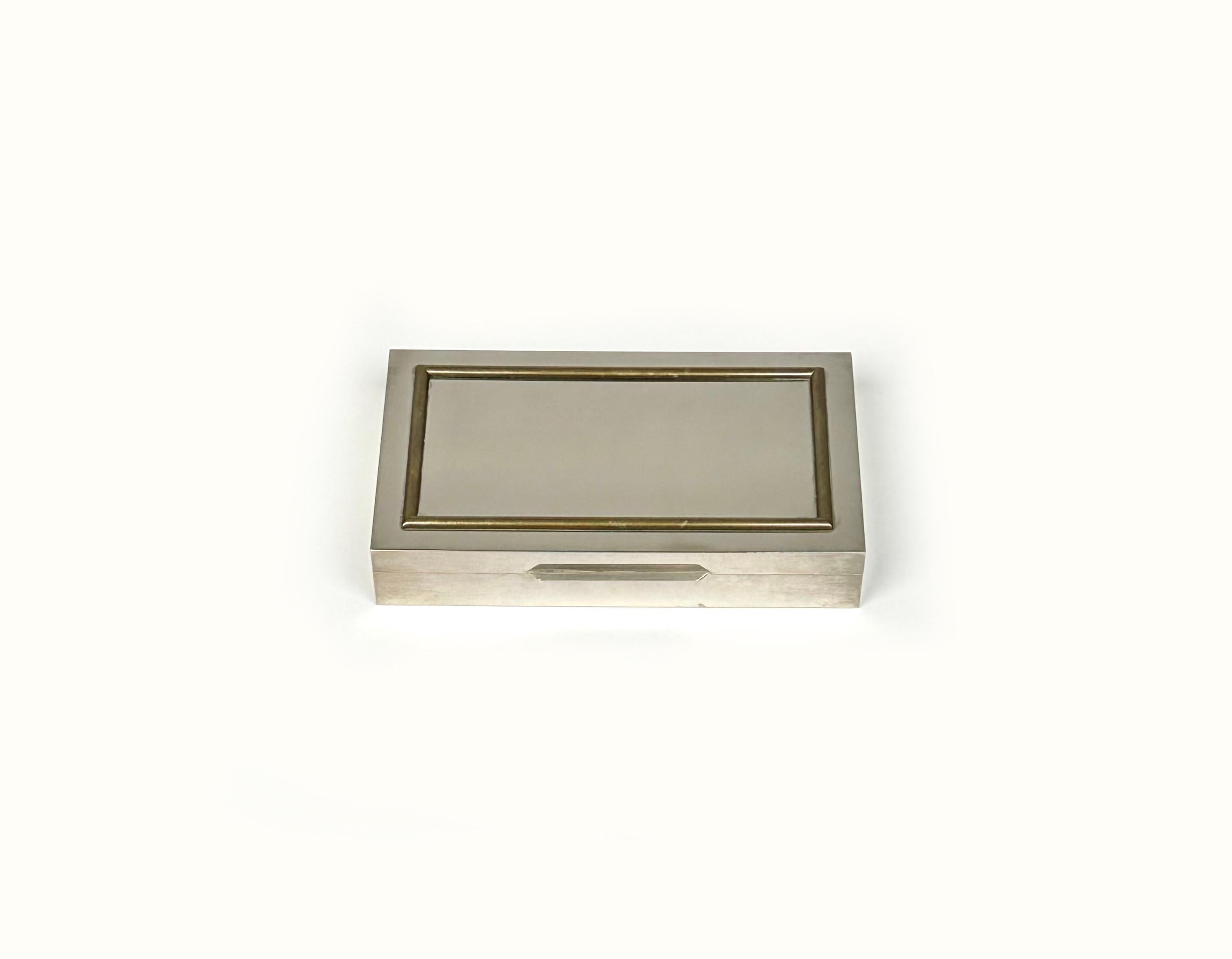 Caja decorativa de acero pulido, latón y madera de Rue Royale, Francia Años 70 Moderno de mediados de siglo en venta