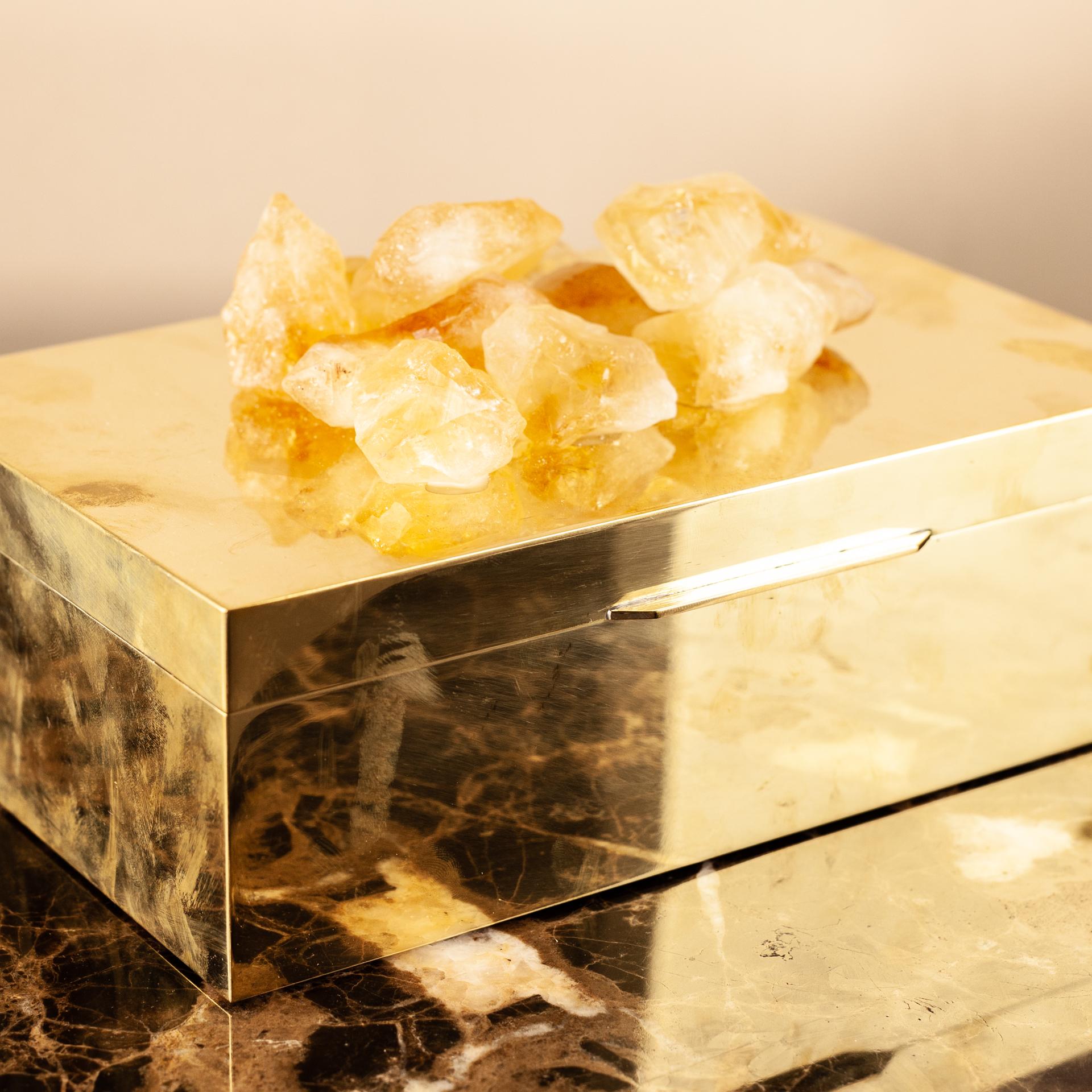 Solid brass box with real stone called Quarzo Madera Levigato, yellow color
with hinges, in natural 