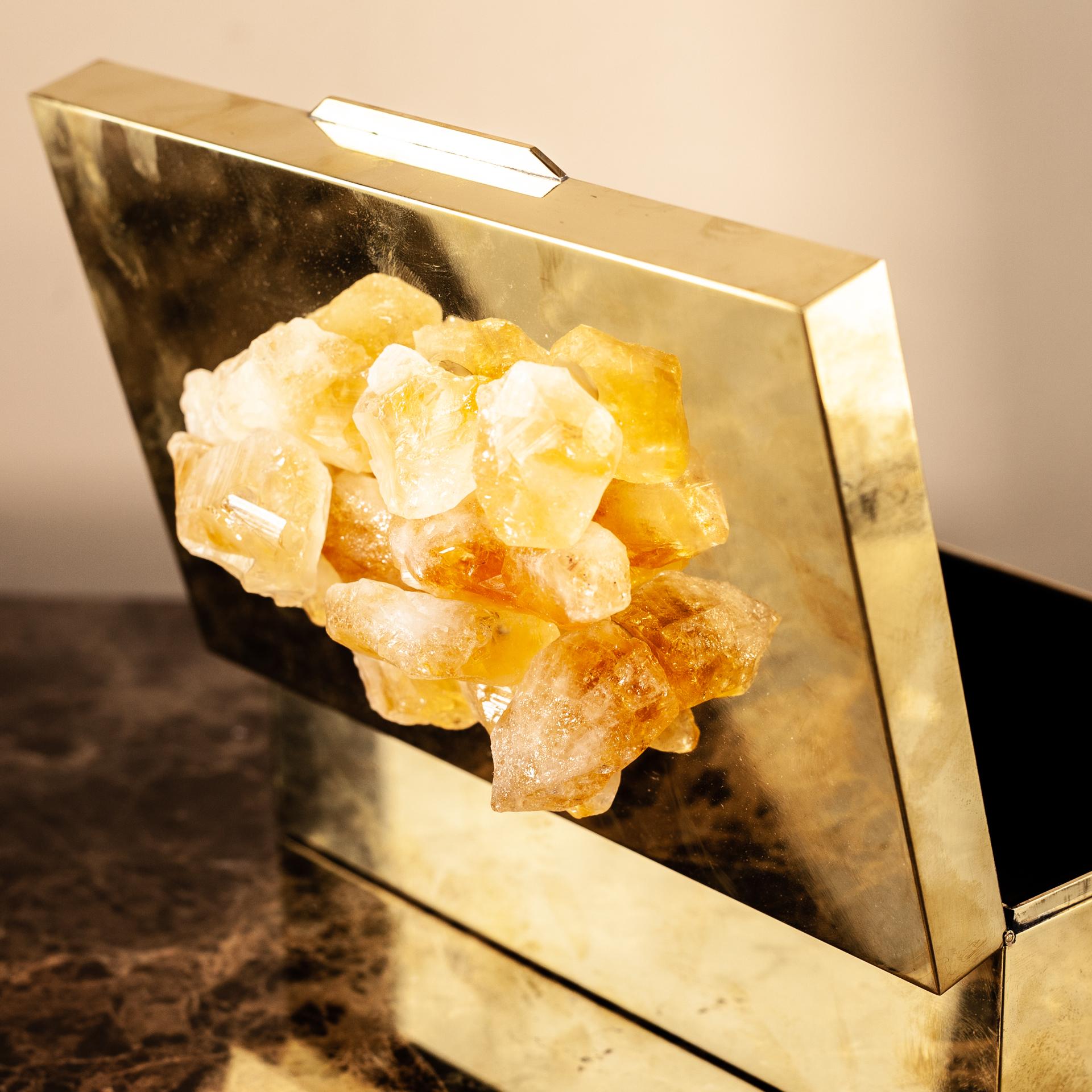 Decorative Box in Solid Brass with Natural Quartz Gemstone In New Condition For Sale In Scandicci, Florence