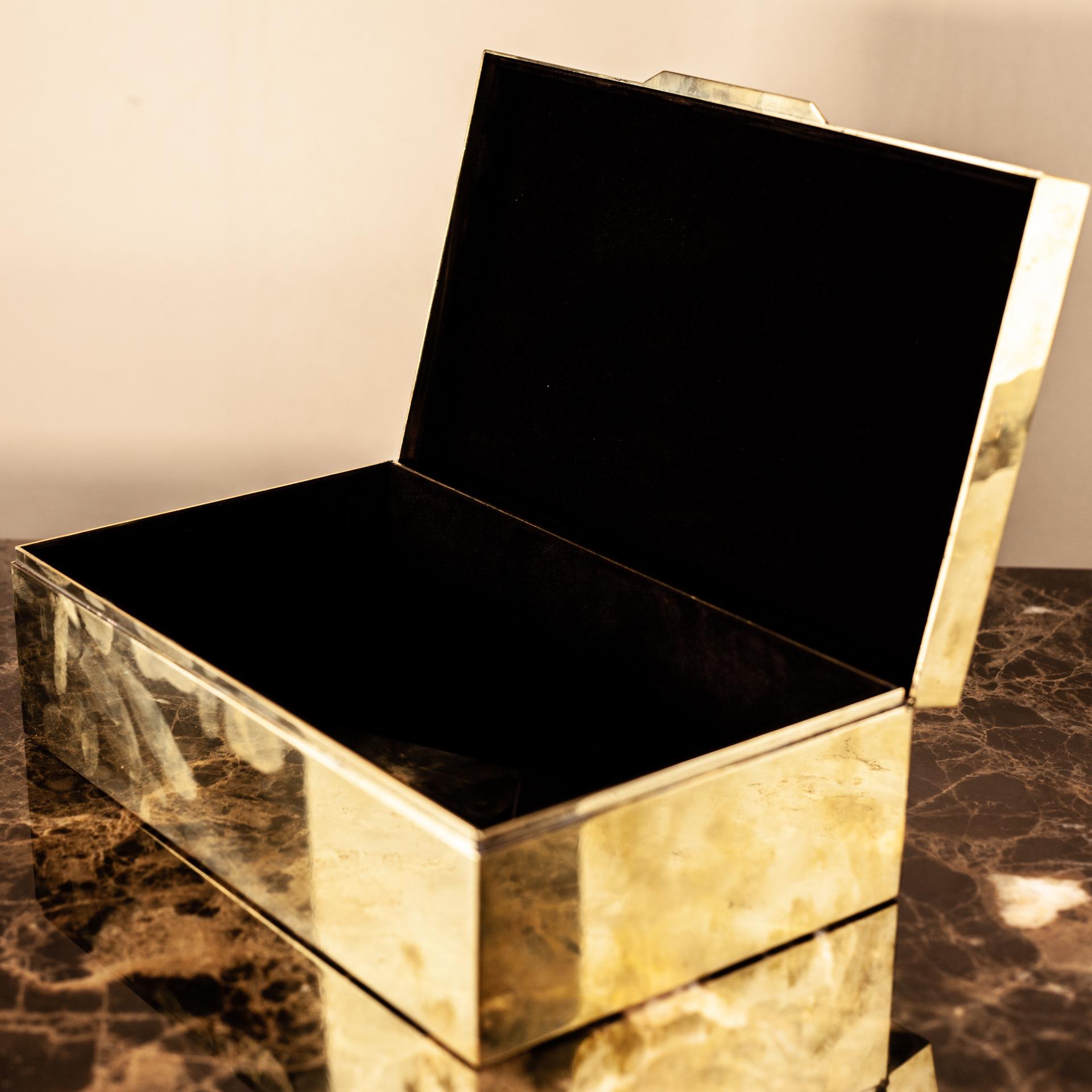 Contemporary Decorative Box in Solid Brass with Natural Quartz Gemstone For Sale