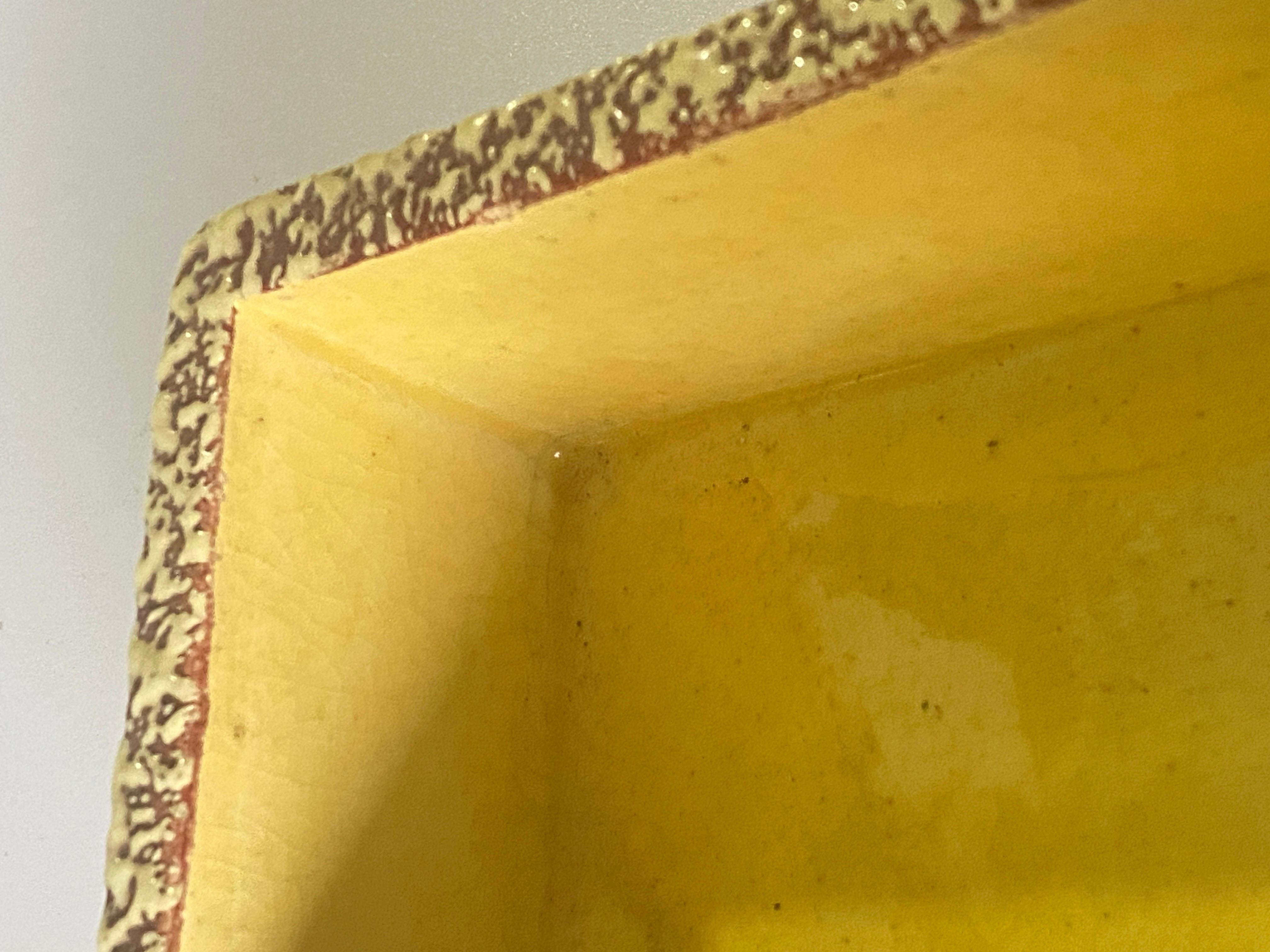 Dekorative Schachtel aus Holz und Keramik, Art déco-Periode, braune Farbe, Frankreich, 1940 im Zustand „Gut“ im Angebot in Auribeau sur Siagne, FR