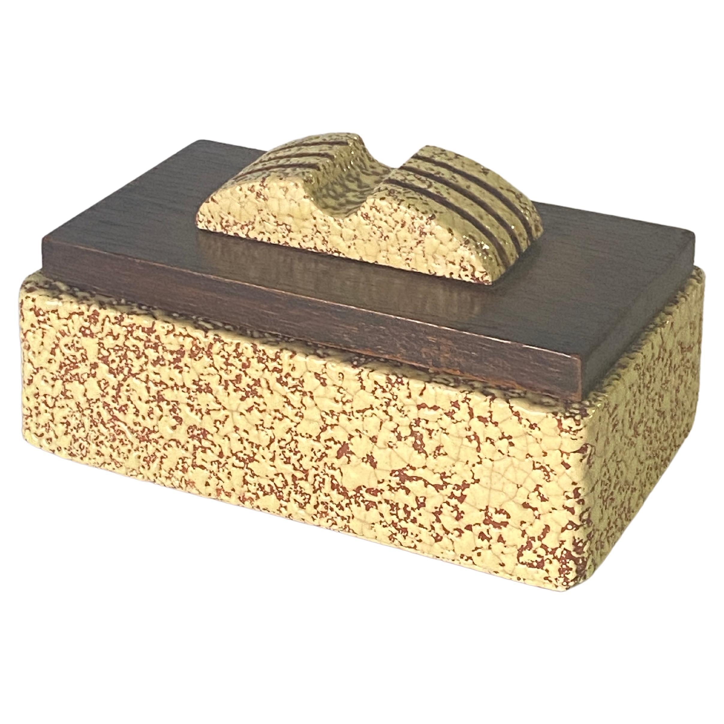 Dekorative Schachtel aus Holz und Keramik, Art déco-Periode, braune Farbe, Frankreich, 1940