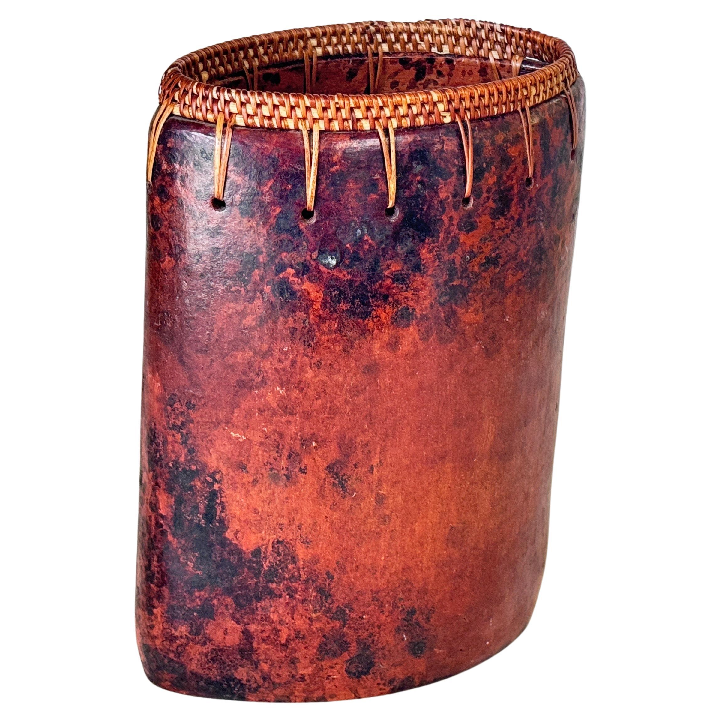 Boîte décorative ou vase en terre cuite Afrique 20e siècle Couleur Brown  en vente