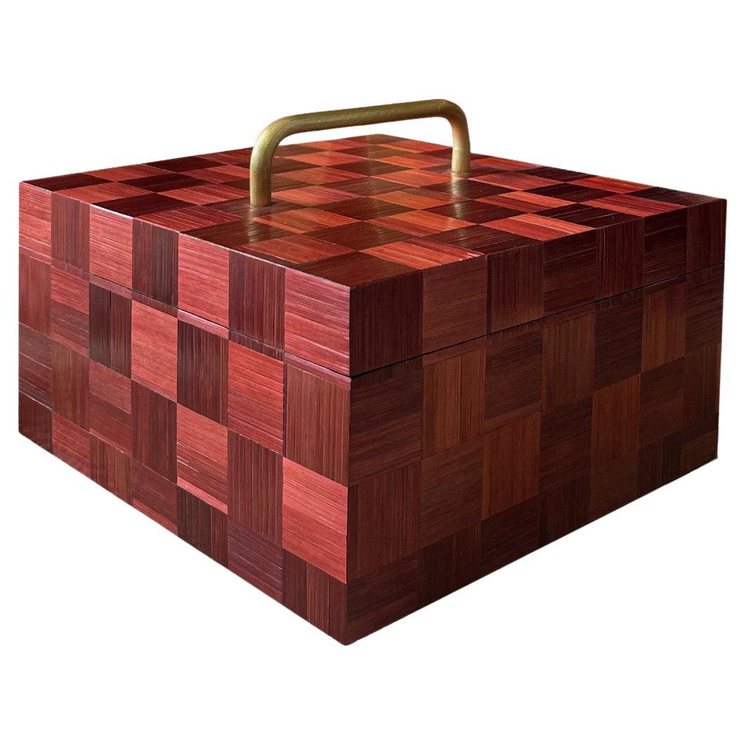 Dekorative Schachtel aus rotem Stroh mit Intarsien, handgefertigte Biomaterialien