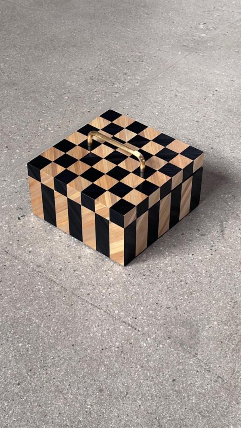 DECORATIVE BOX 01
Inlay scheme: Weave
Colour scheme: Ruta
Available in individuals colors
MATERIALS: MDF, painted rye straw, brass.
DIMENSIONS (cm):20x20x10,5.
Packaging dimensions (cm): 22 x 22 x 12.
Weight: 3 kg
Lead time: 4 weeks.