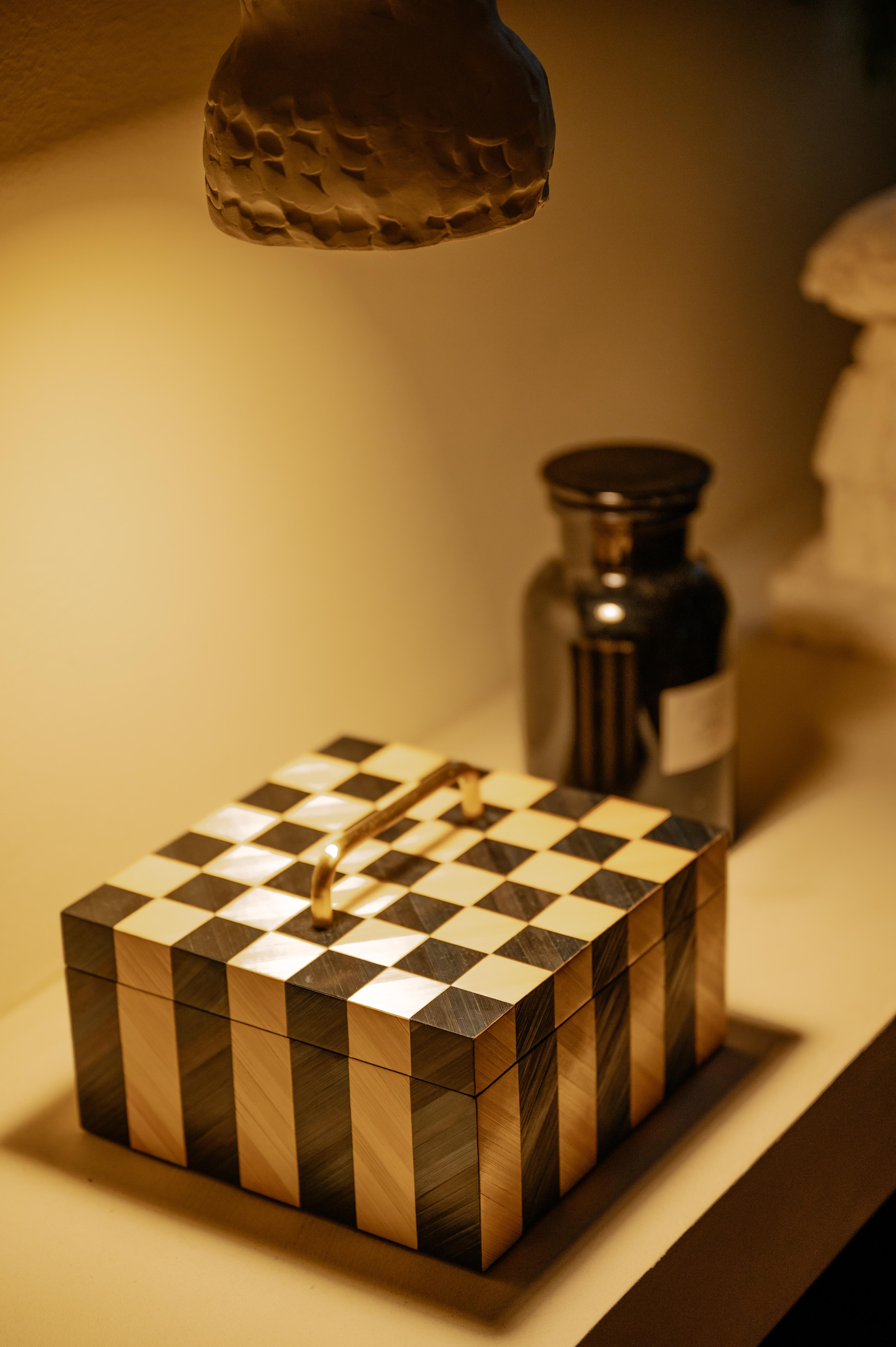 Decorative Box Straw Marquetry Inlay Handmade Checkerboard Black White Brass  In New Condition For Sale In Warsaw, PL