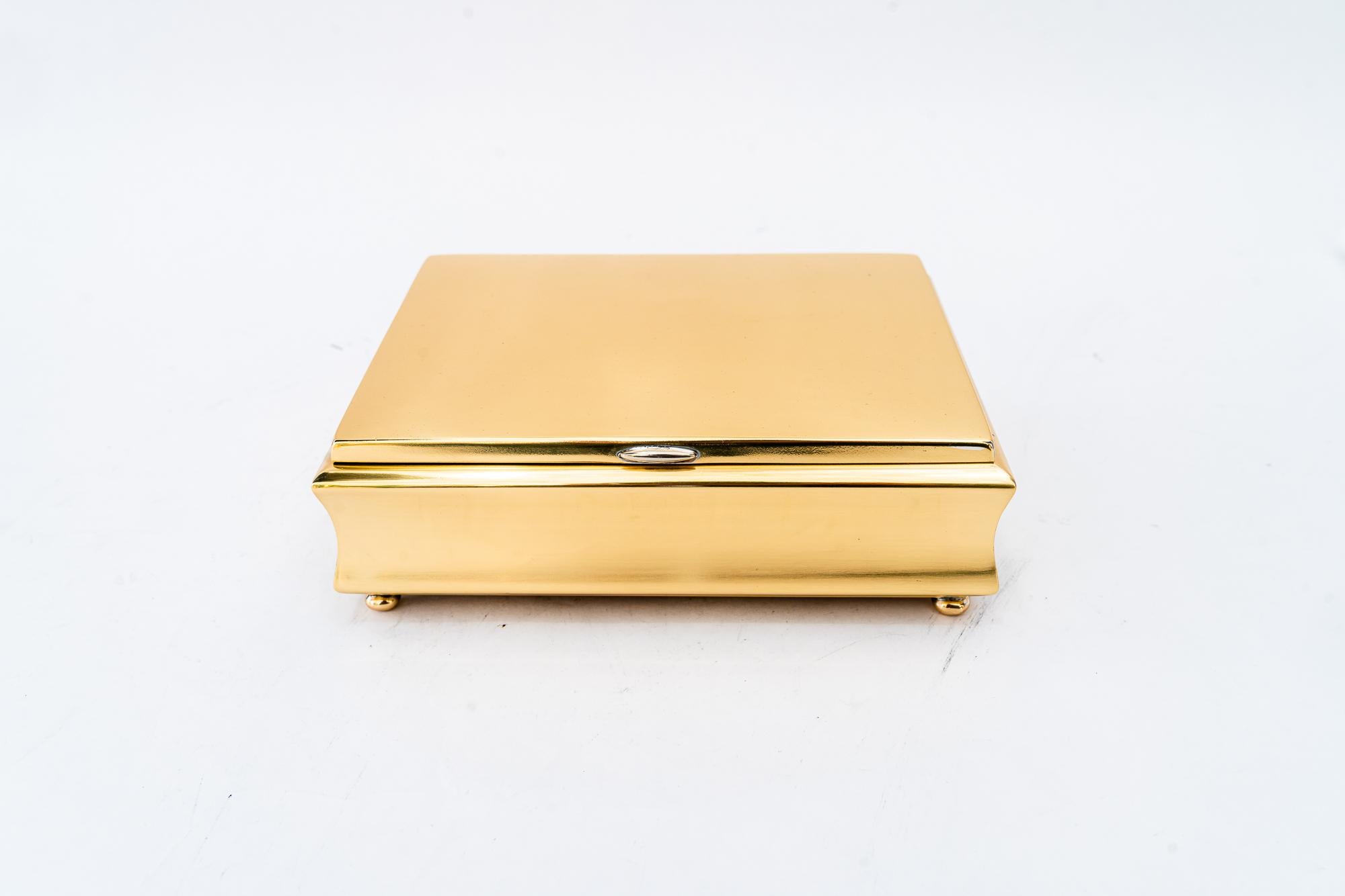 Decorative Box vienna around 1920s
Brass polished and stove enameled
Wood inside