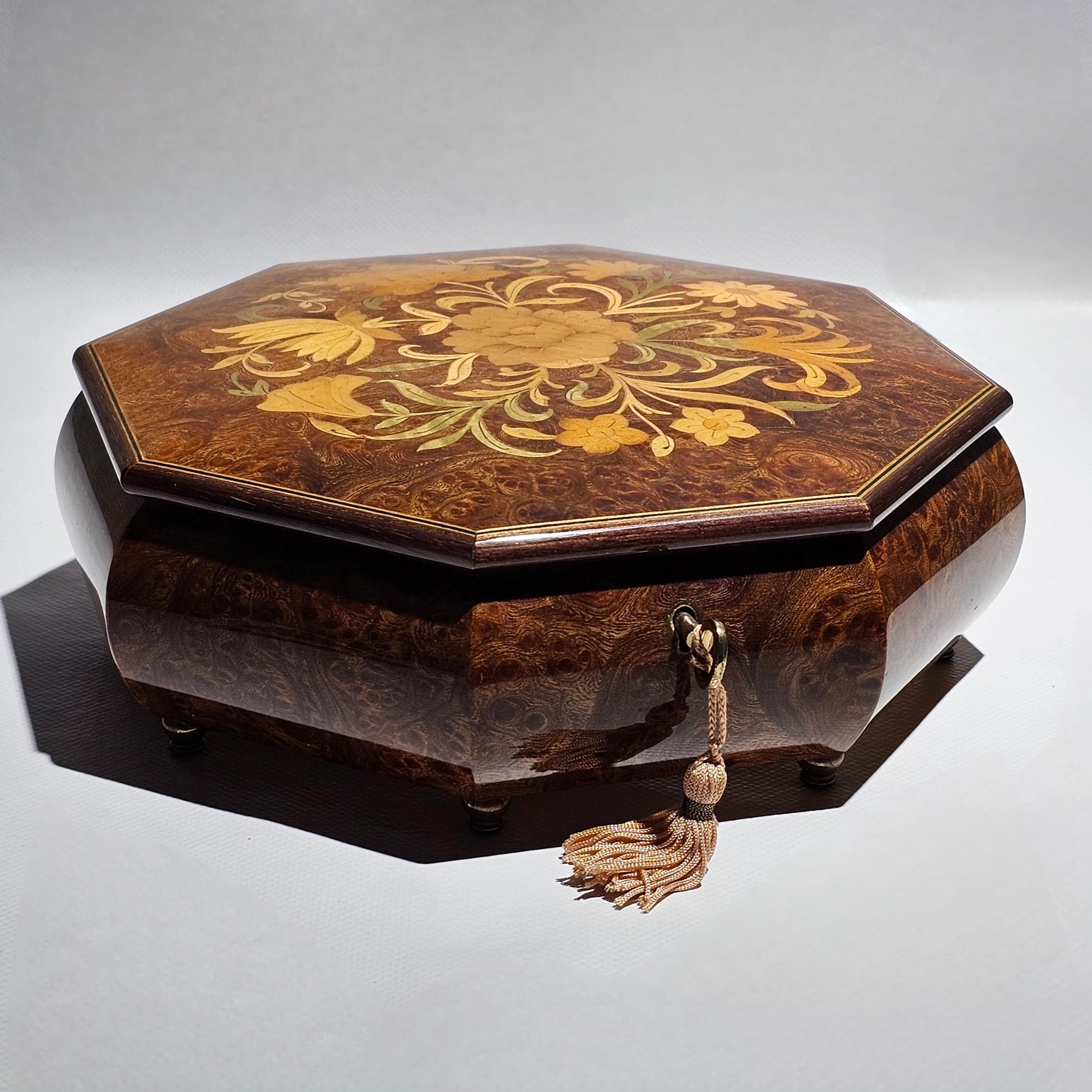 Caja Decorativa con Llave, Joyero Musical Italiano Caja Marrón de Madera Vintage Art Decó en venta
