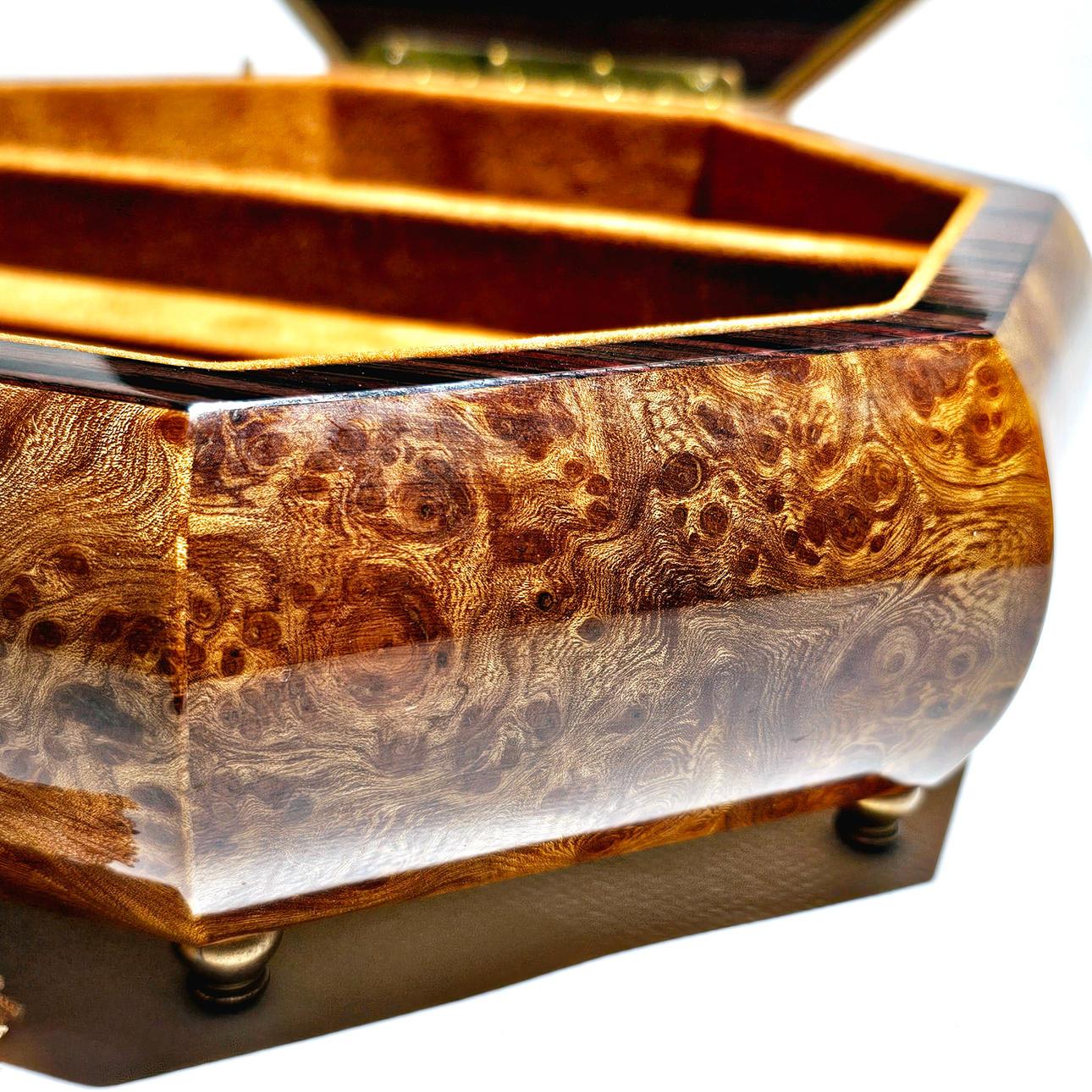 Caja Decorativa con Llave, Joyero Musical Italiano Caja Marrón de Madera Vintage en venta 1