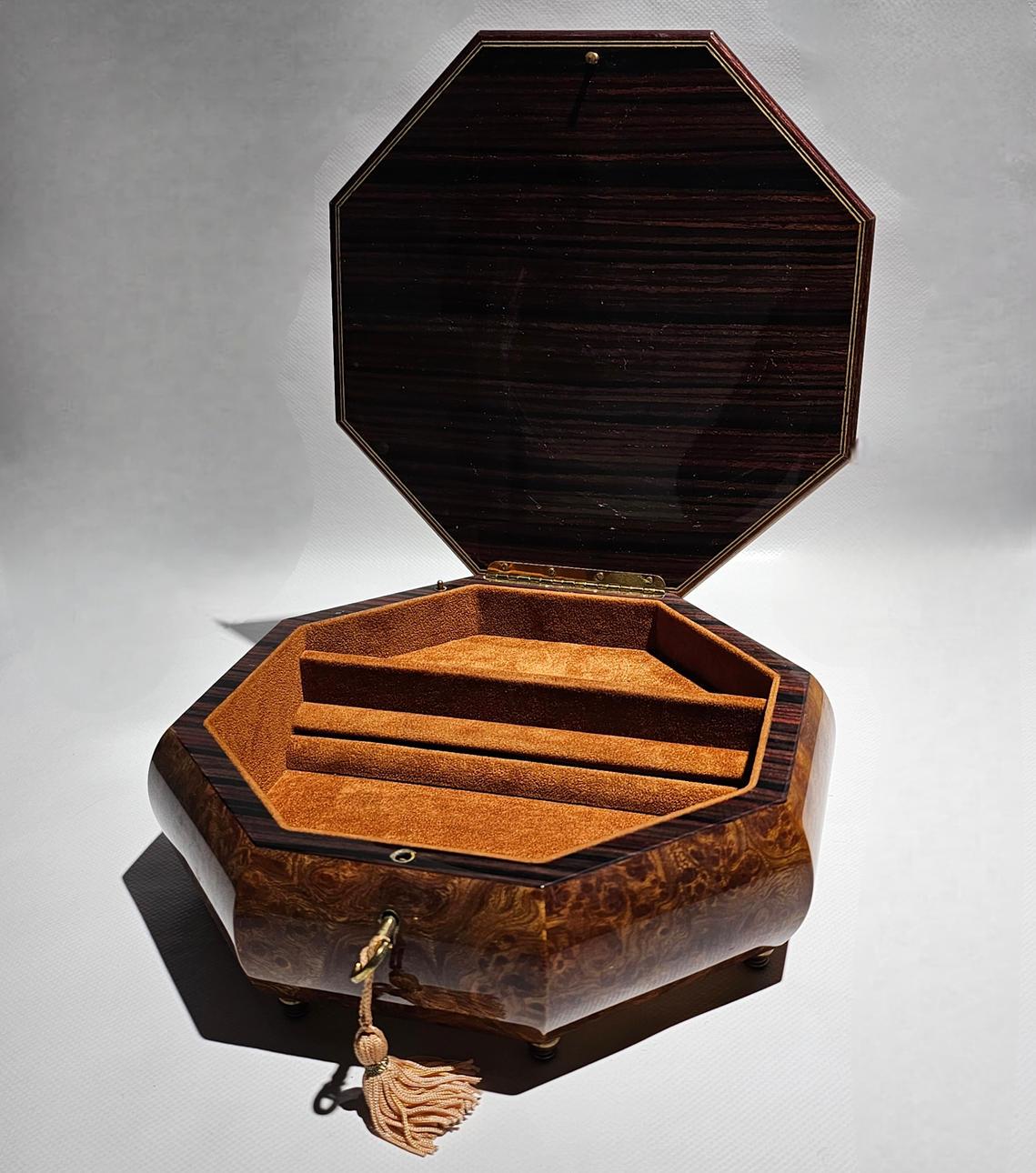 Caja Decorativa con Llave, Joyero Musical Italiano Caja Marrón de Madera Vintage en venta 2