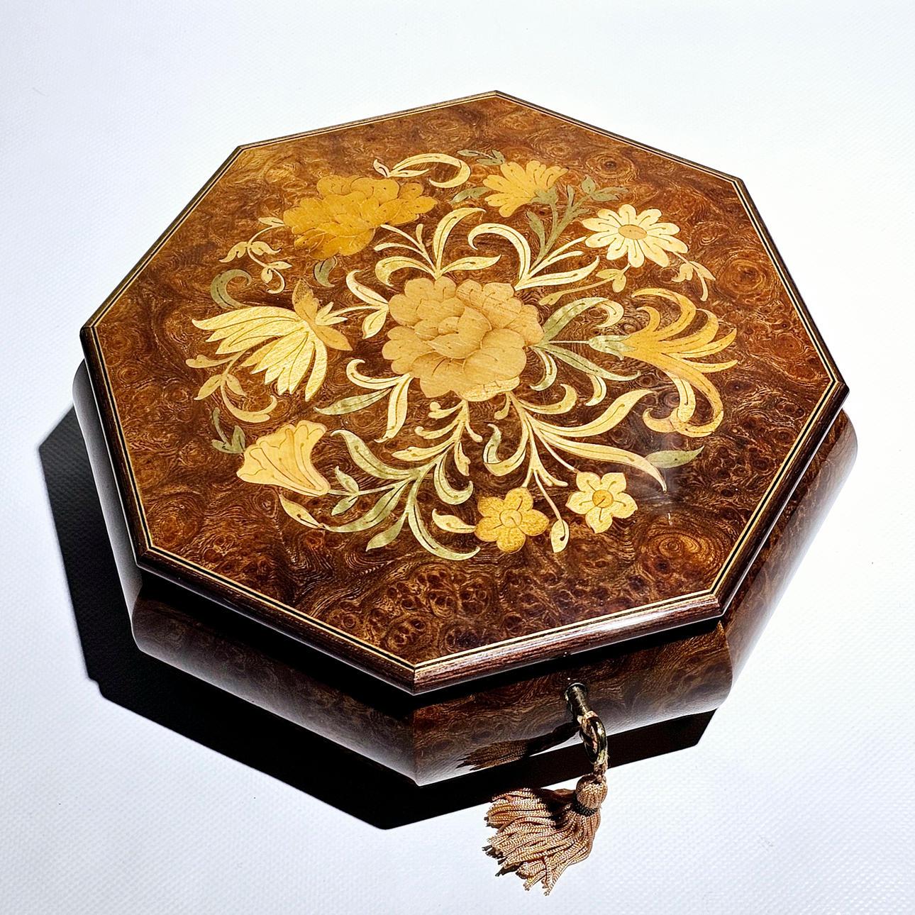 Caja Decorativa con Llave, Joyero Musical Italiano Caja Marrón de Madera Vintage en venta 3