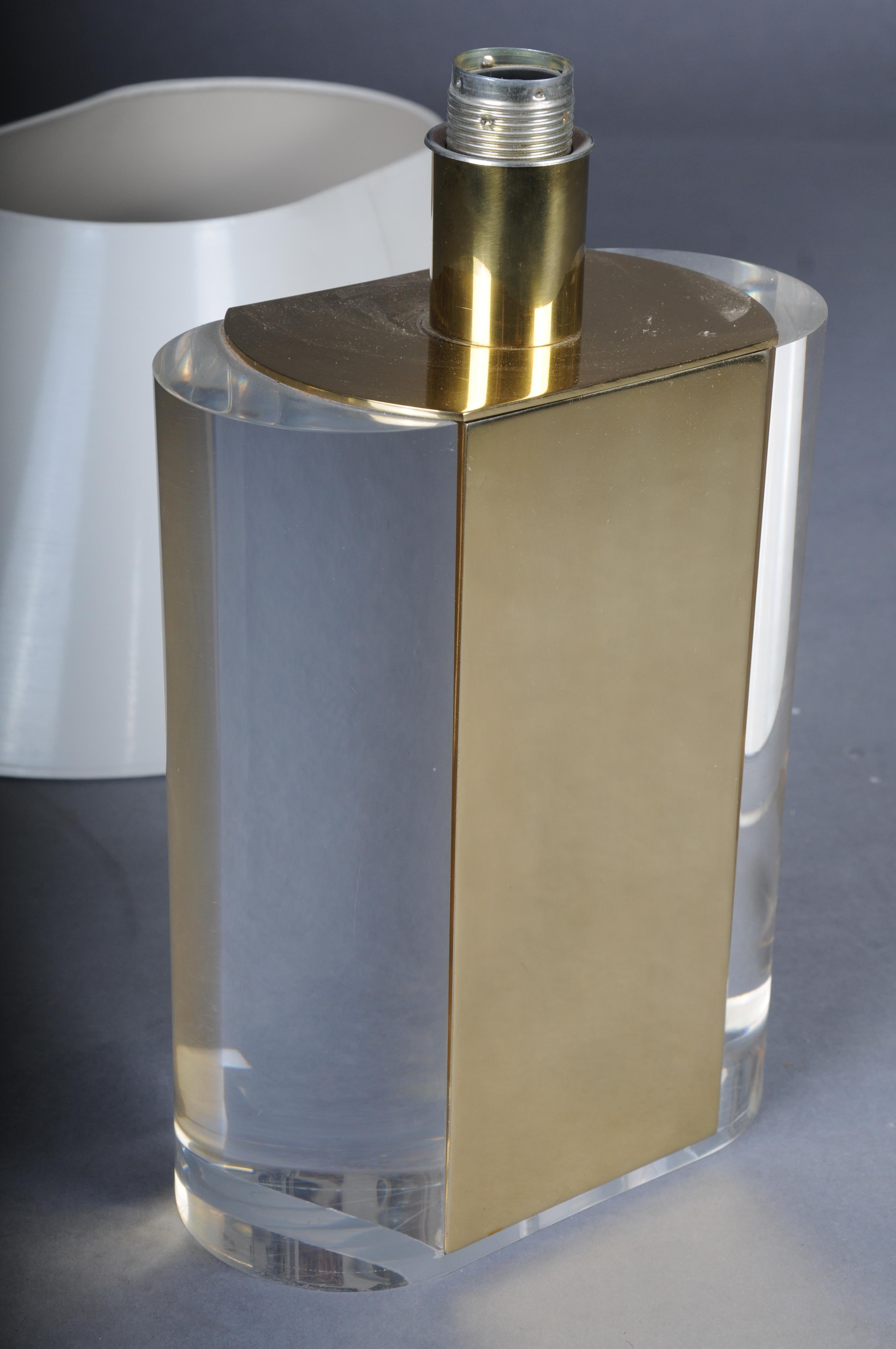 Lámpara decorativa de sobremesa de latón y acrílico de estilo Hollywood Regency. en venta 4