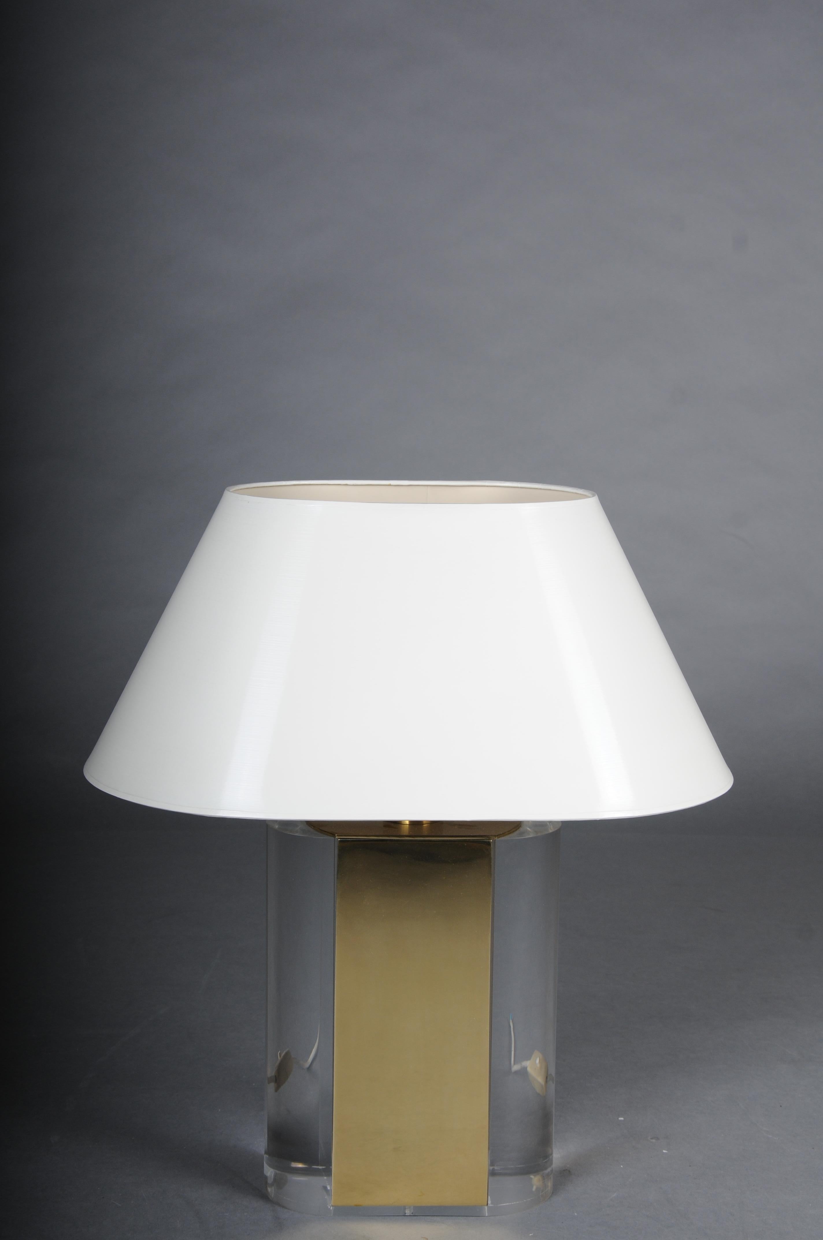 Lámpara decorativa de sobremesa de latón y acrílico de estilo Hollywood Regency. Alemán en venta