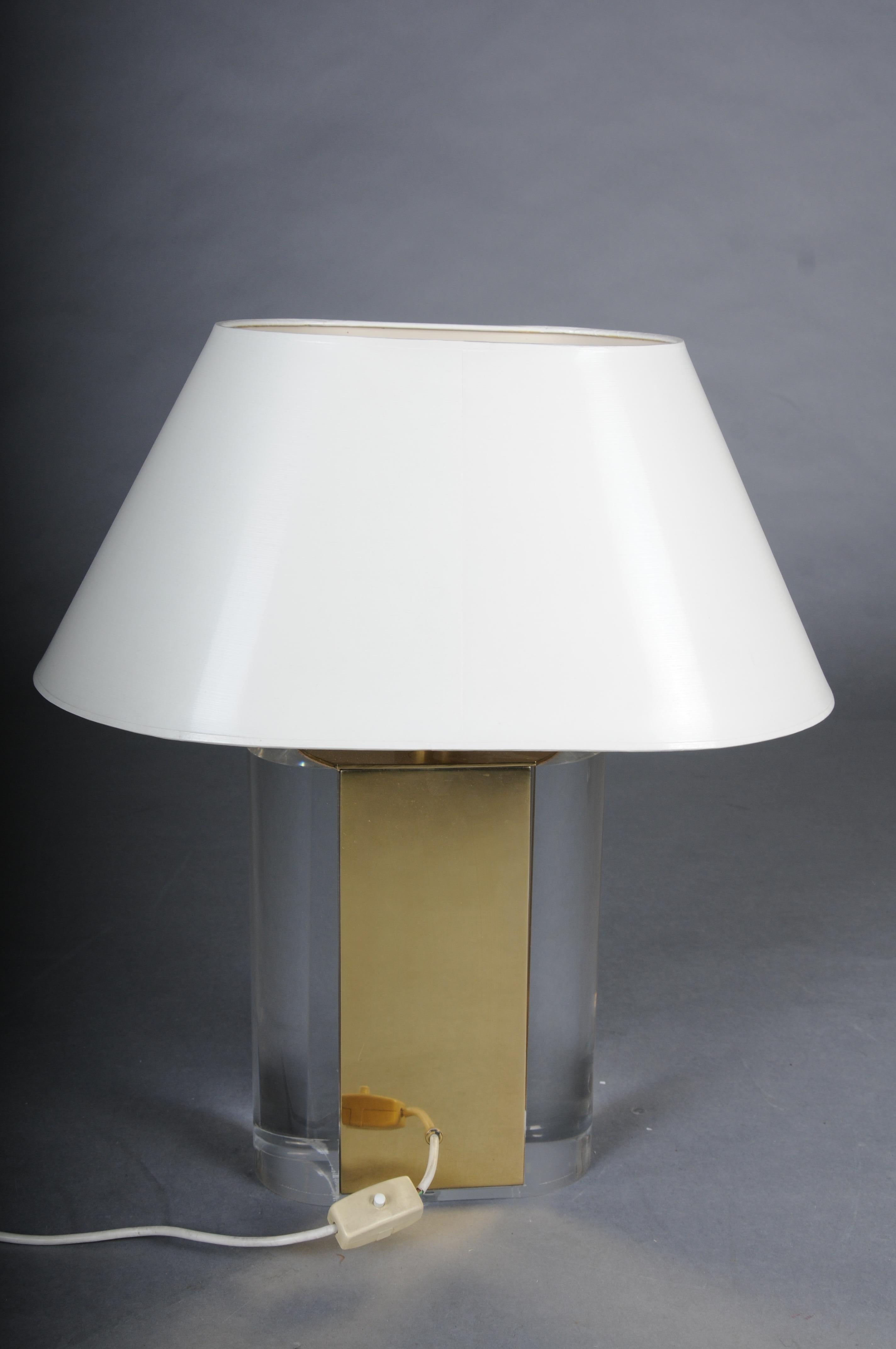 Lámpara decorativa de sobremesa de latón y acrílico de estilo Hollywood Regency. Latón en venta